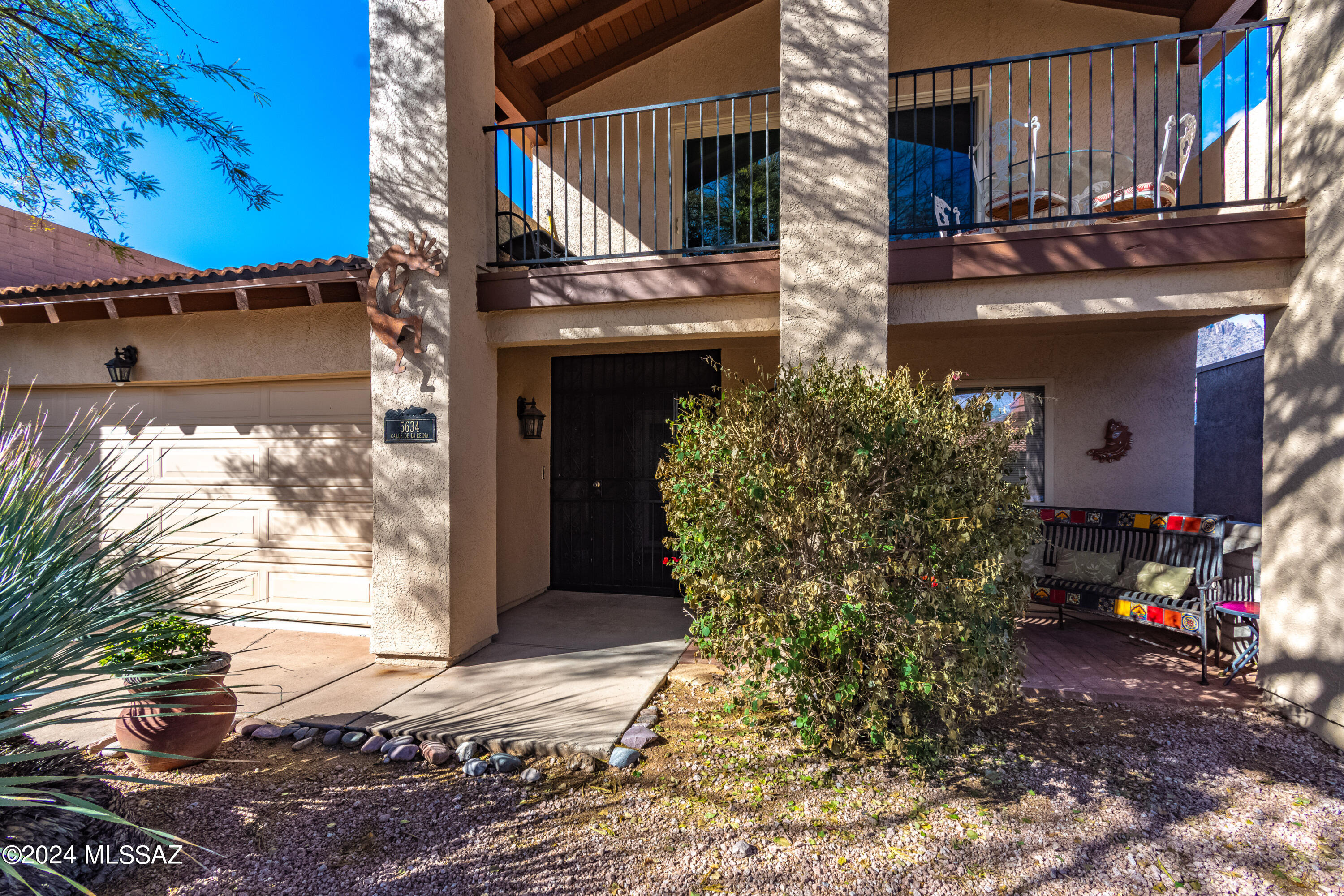 5634 N Calle De La Reina