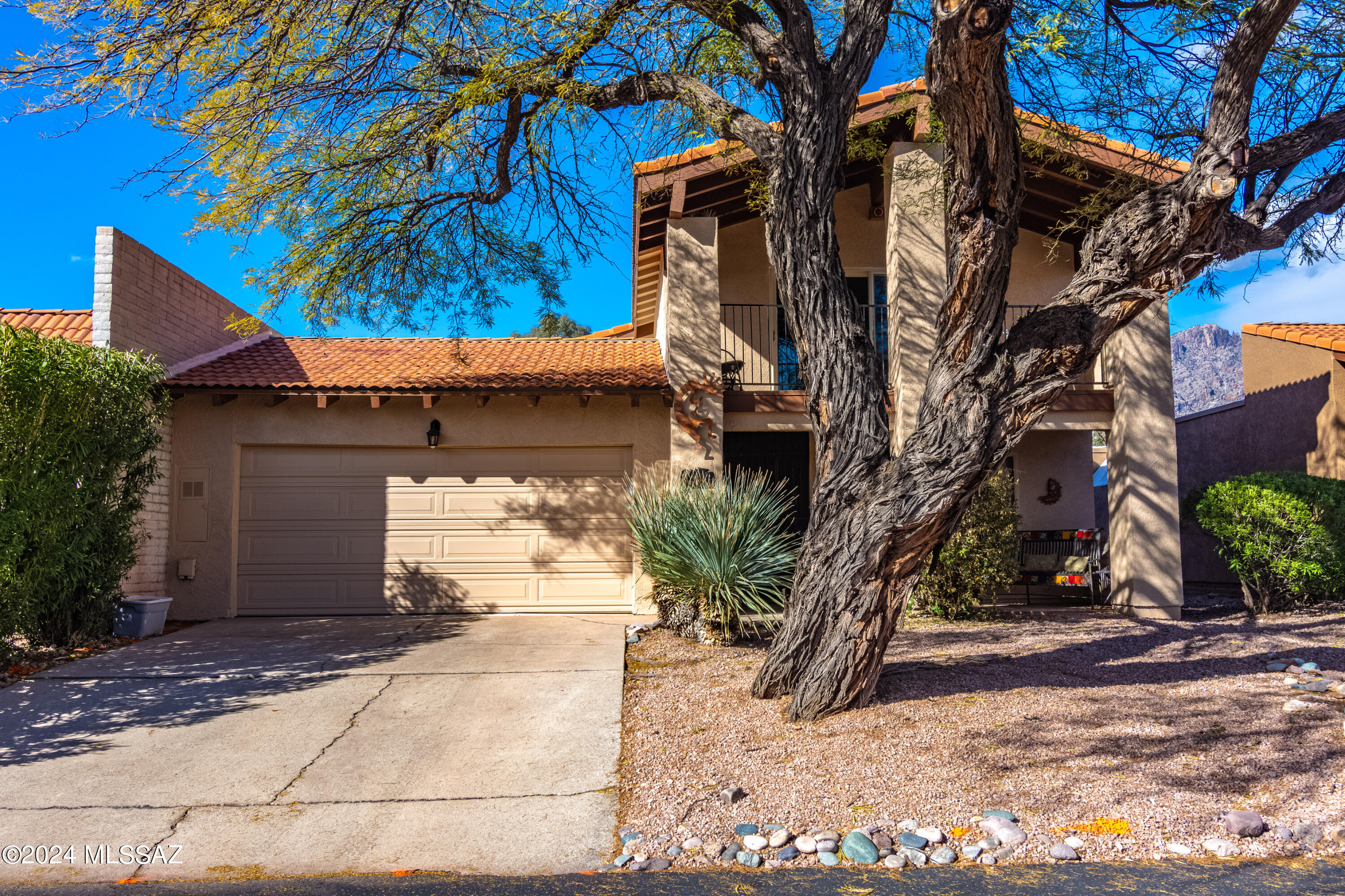5634 N Calle De La Reina