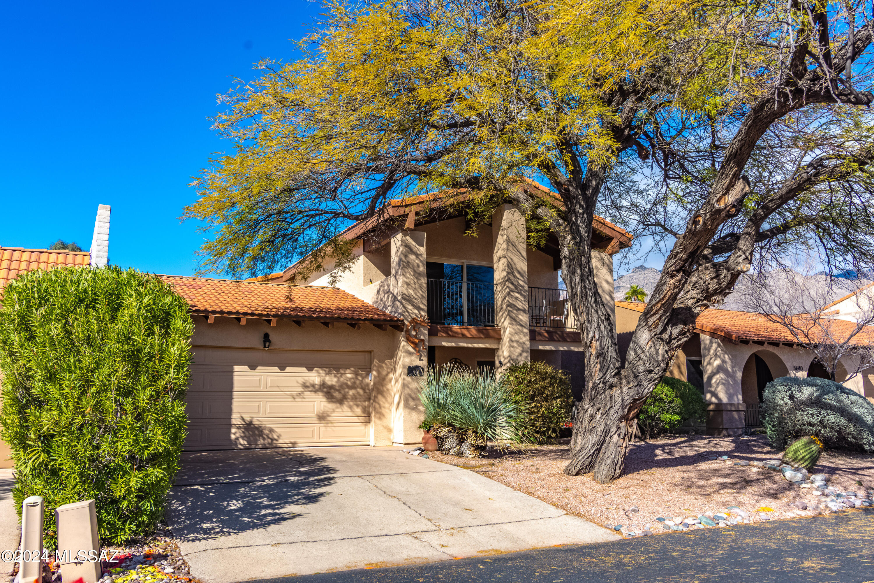 5634 N Calle De La Reina