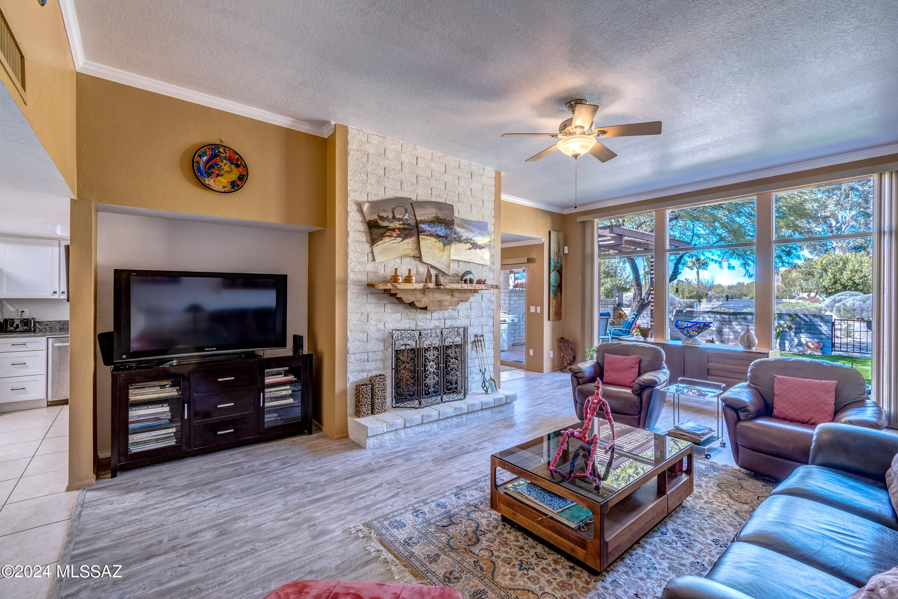 5634 N Calle De La Reina