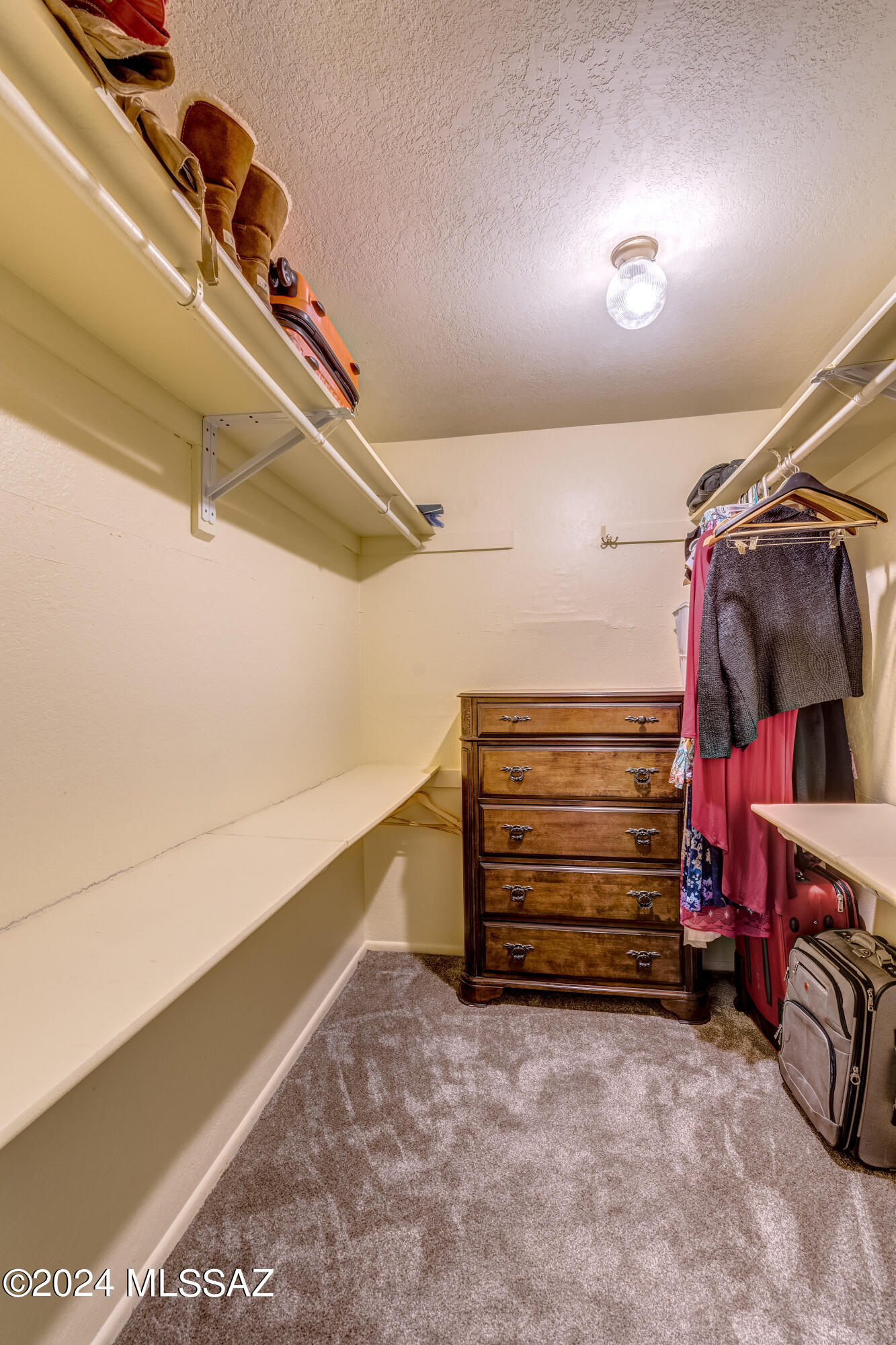 5634 N Calle De La Reina