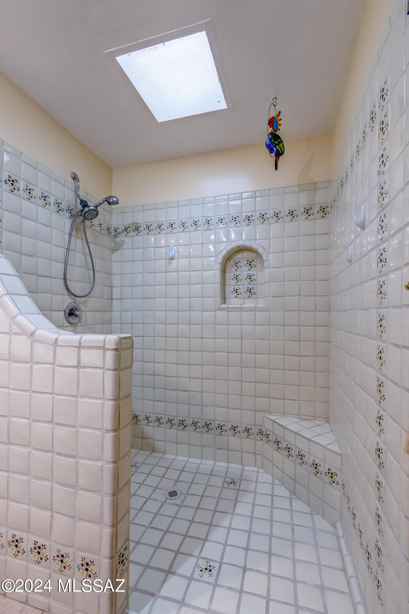 5634 N Calle De La Reina