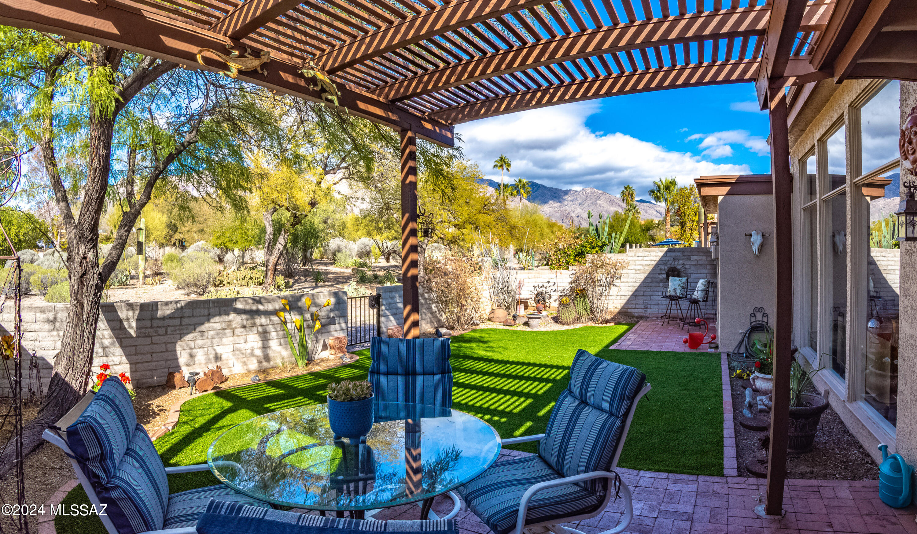 5634 N Calle De La Reina