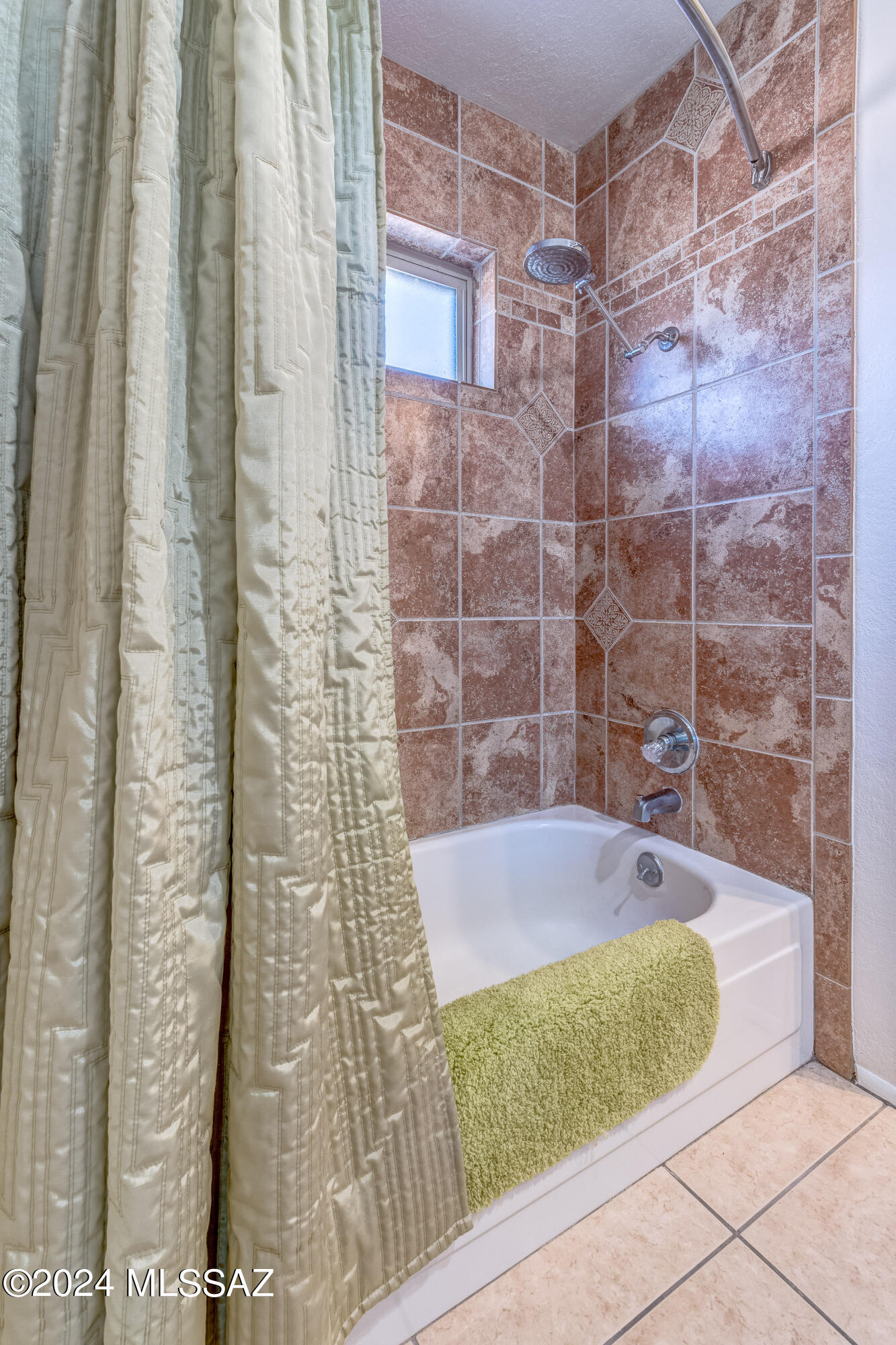 5634 N Calle De La Reina