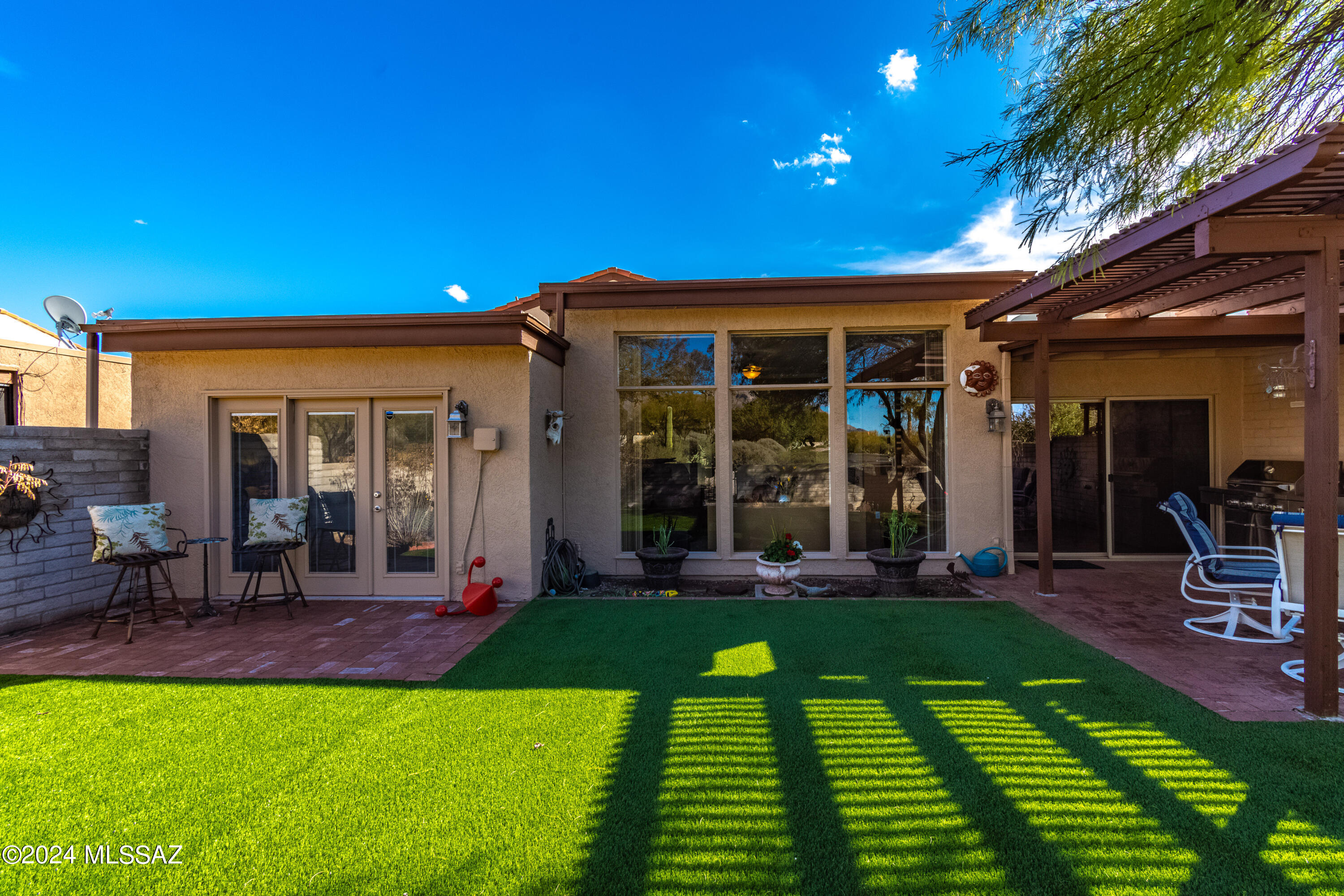 5634 N Calle De La Reina