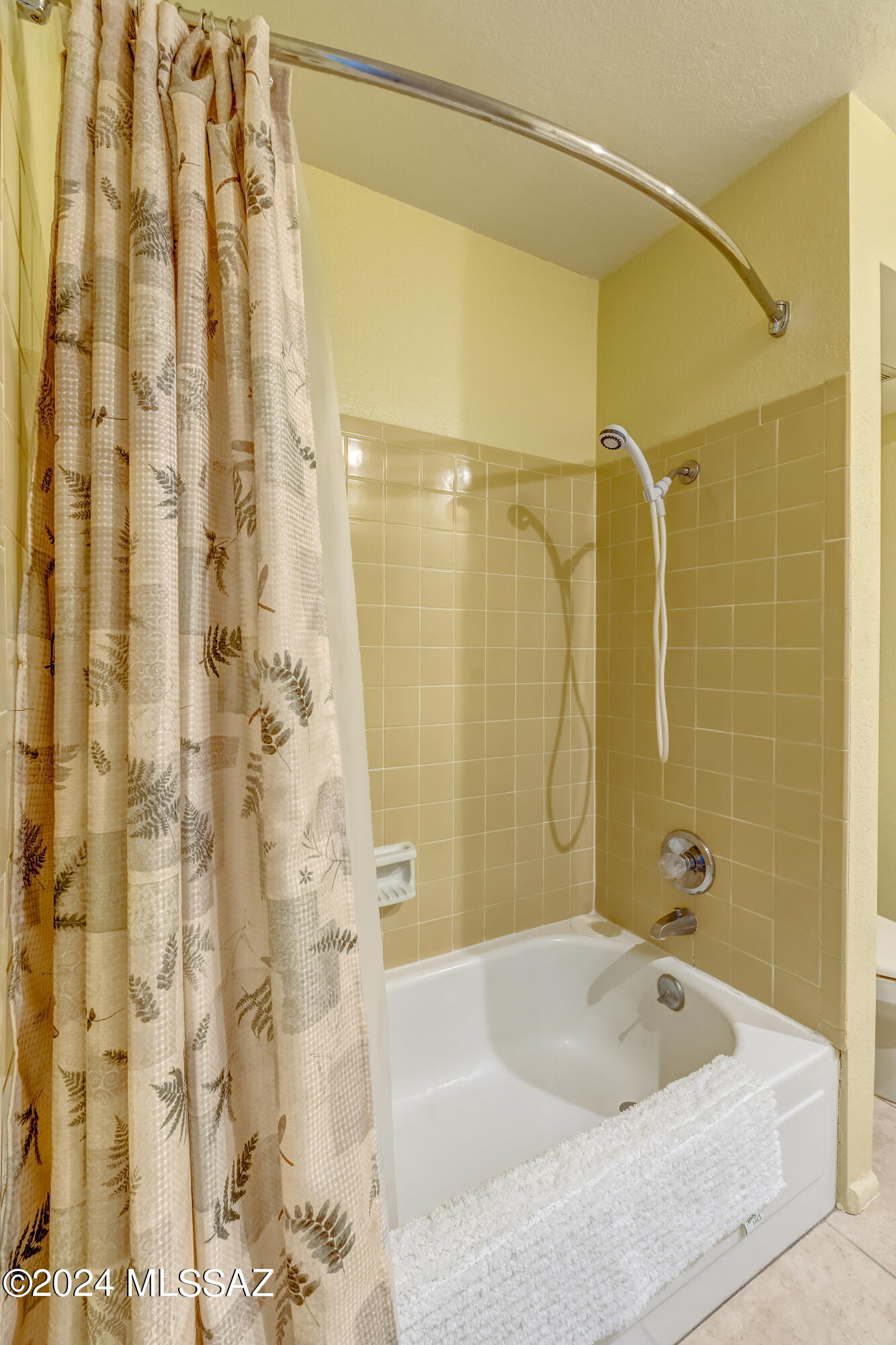 5634 N Calle De La Reina