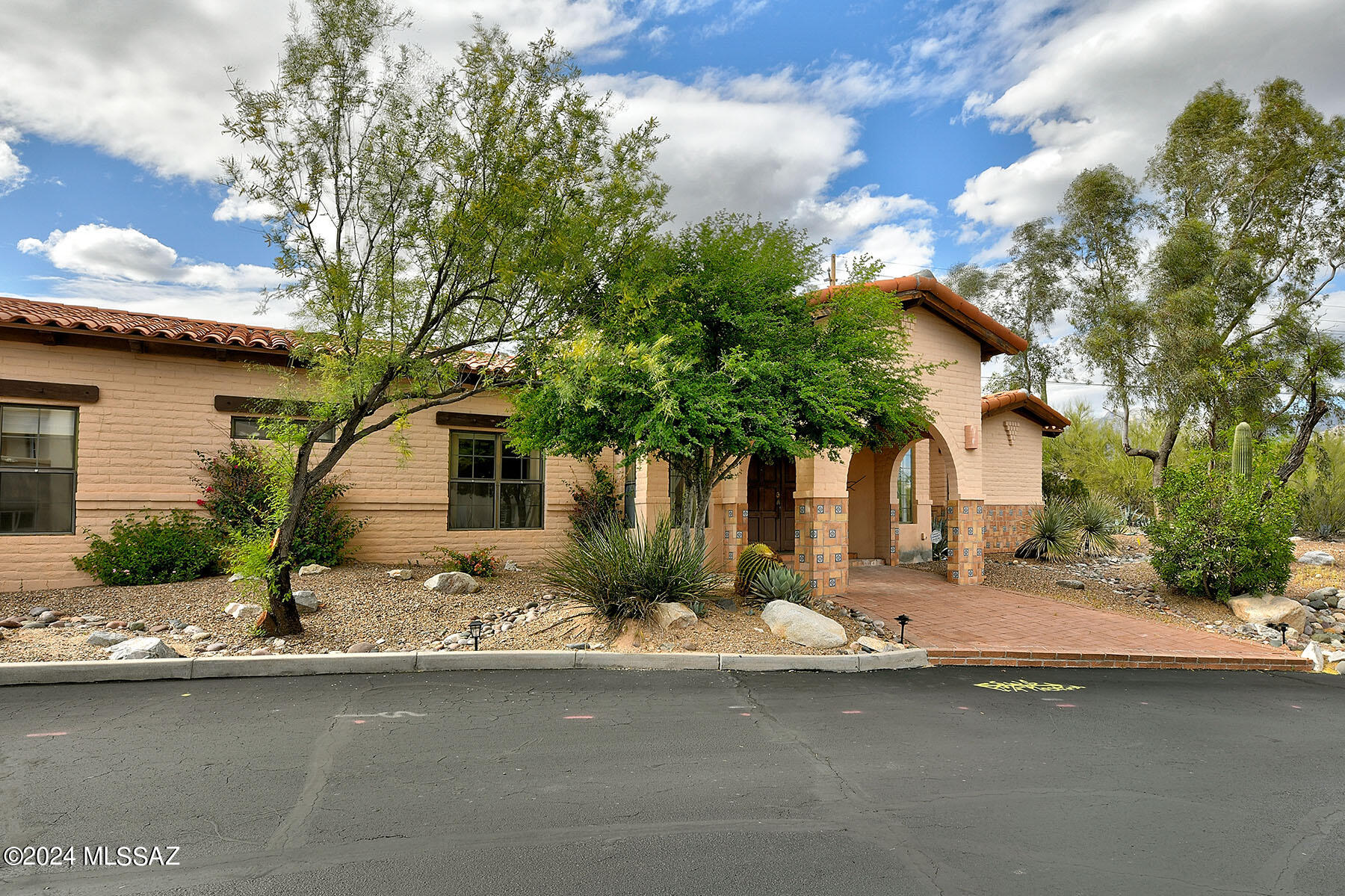 4389 E Desert Oak Trail