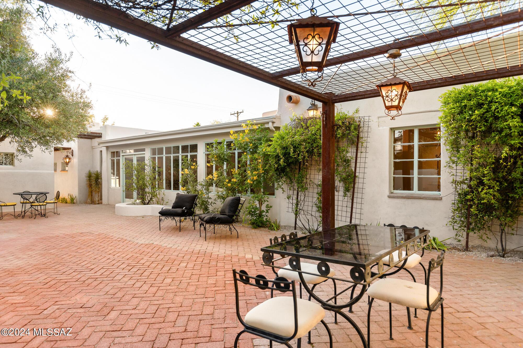 3806 E Calle Cortez