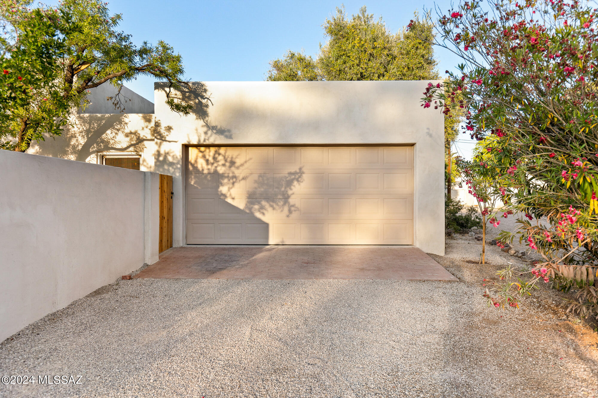 3806 E Calle Cortez