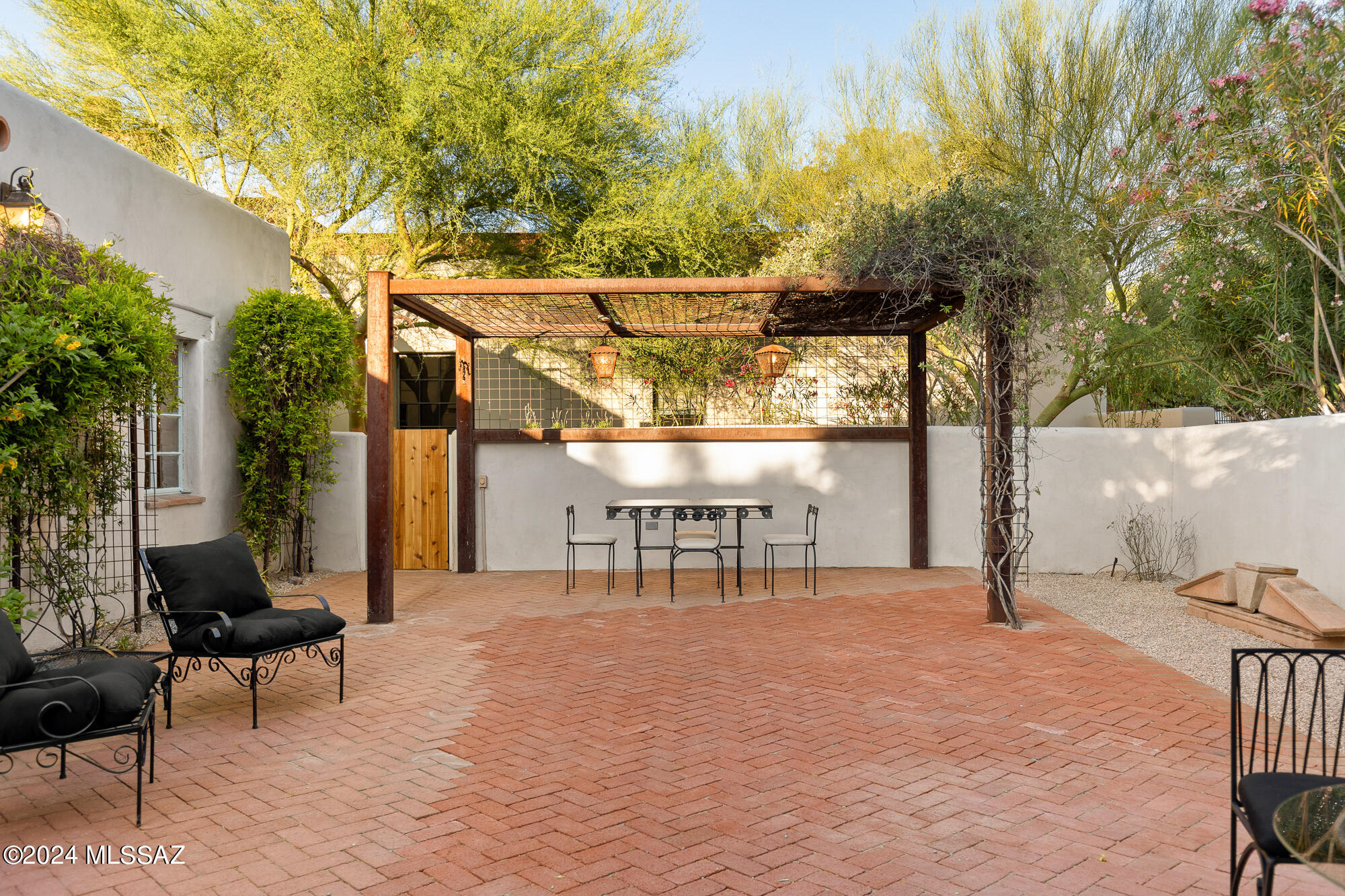 3806 E Calle Cortez