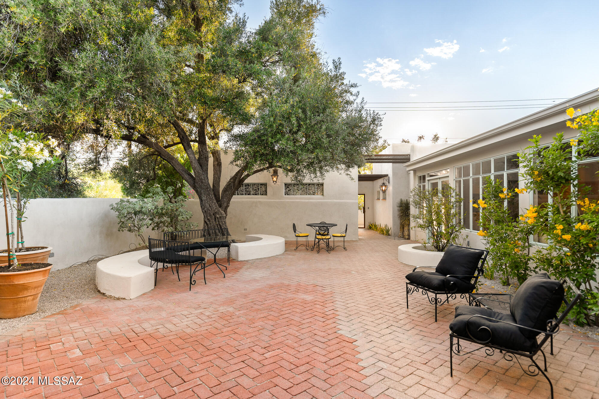 3806 E Calle Cortez