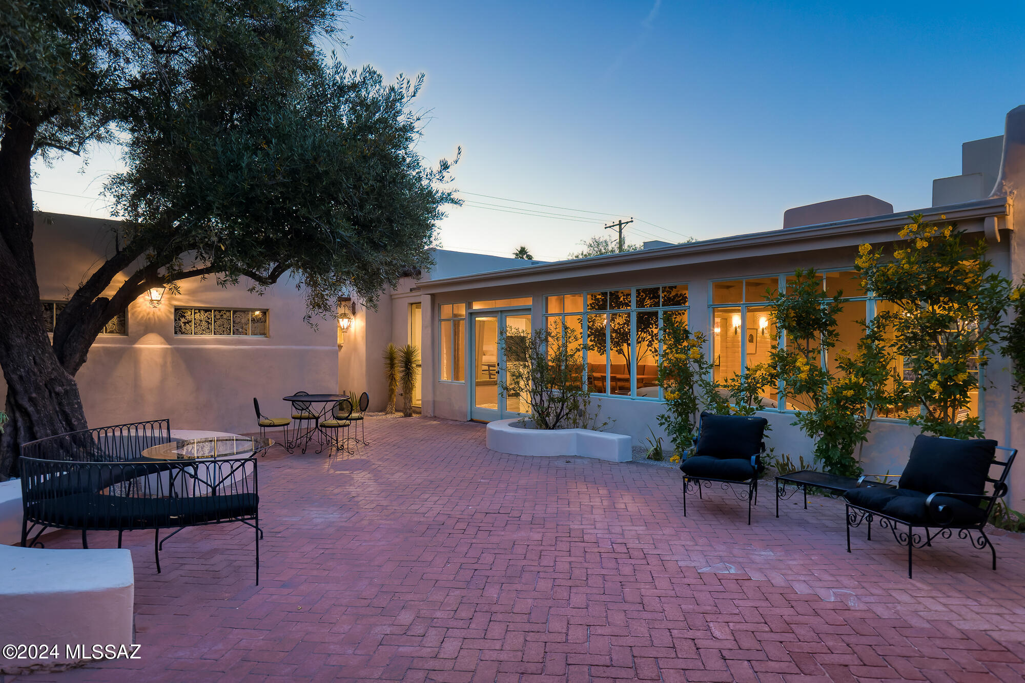 3806 E Calle Cortez