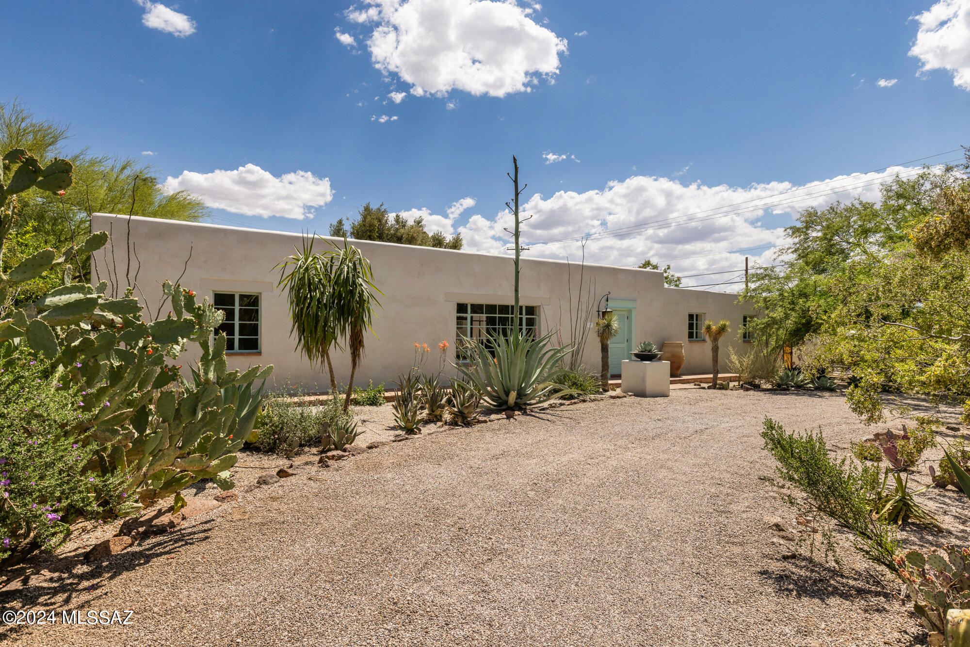 3806 E Calle Cortez