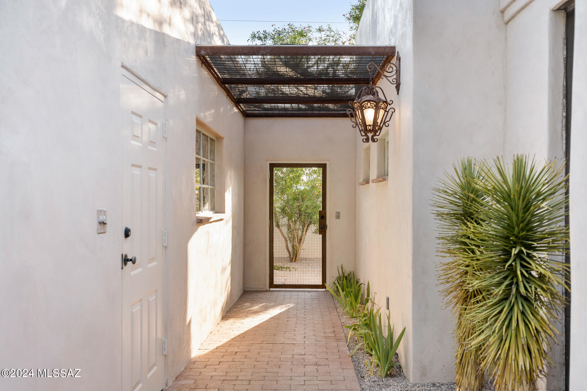 3806 E Calle Cortez