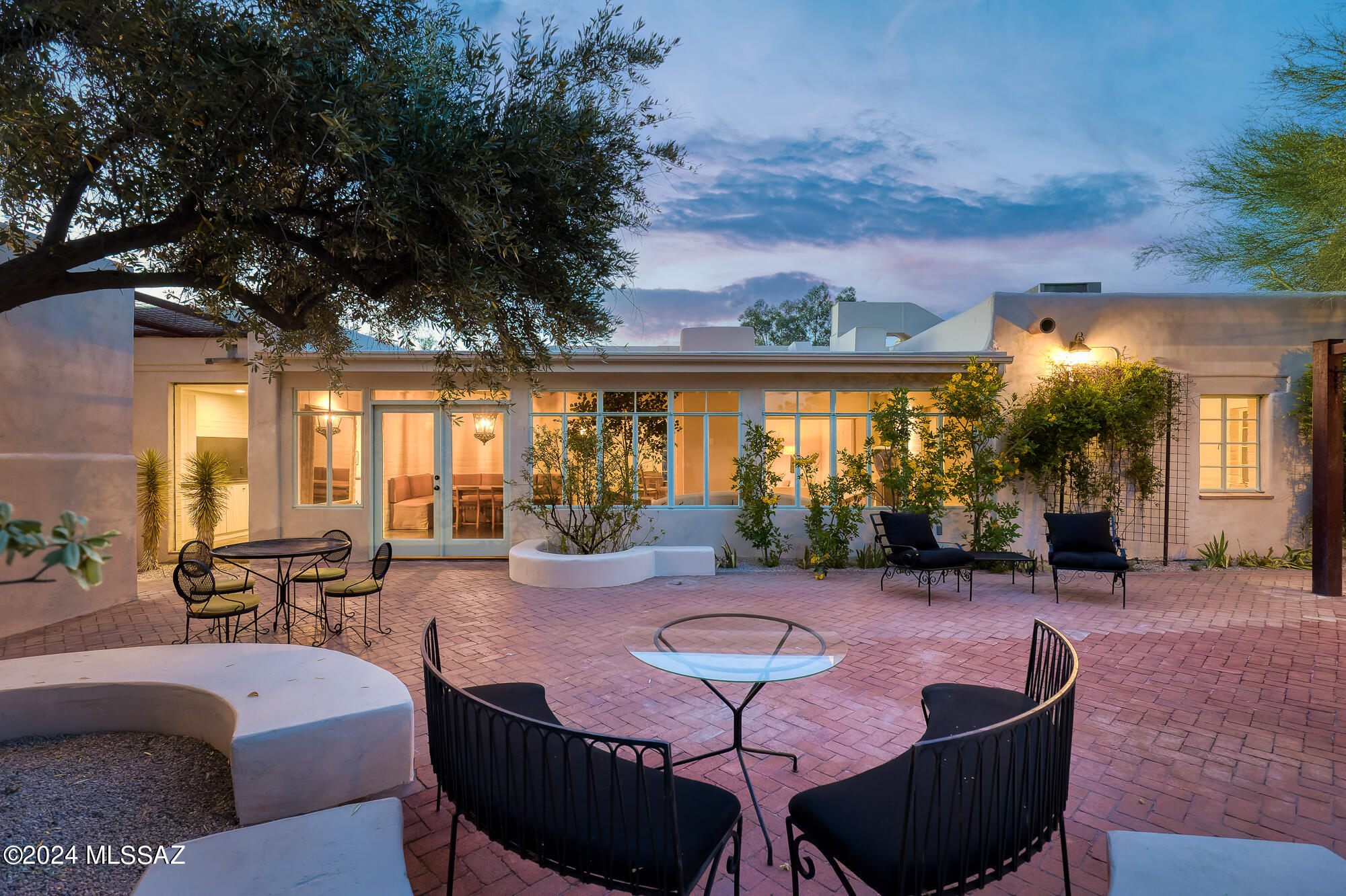3806 E Calle Cortez
