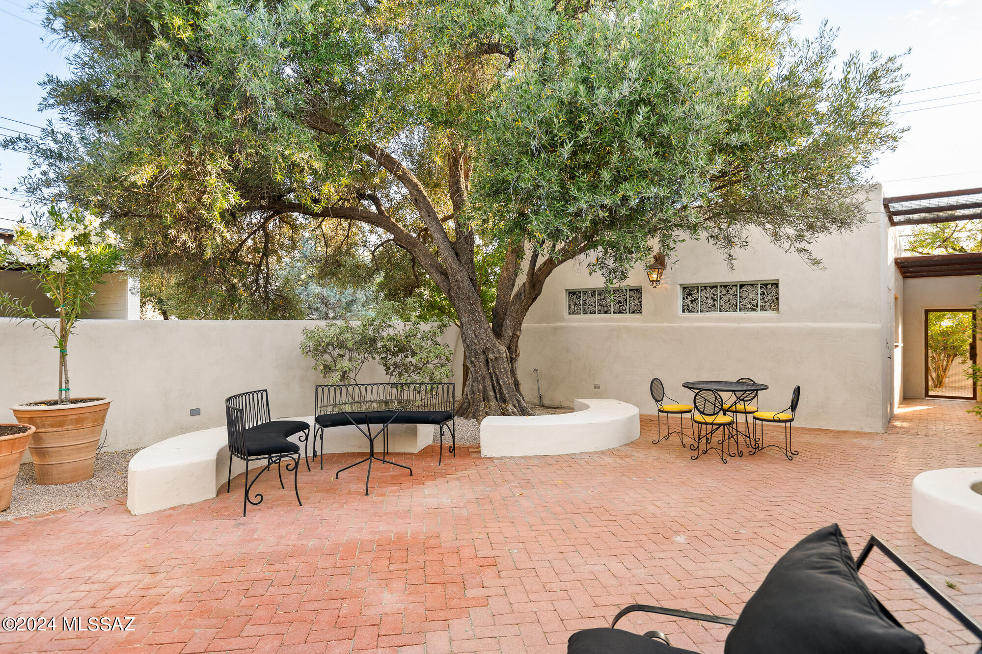 3806 E Calle Cortez