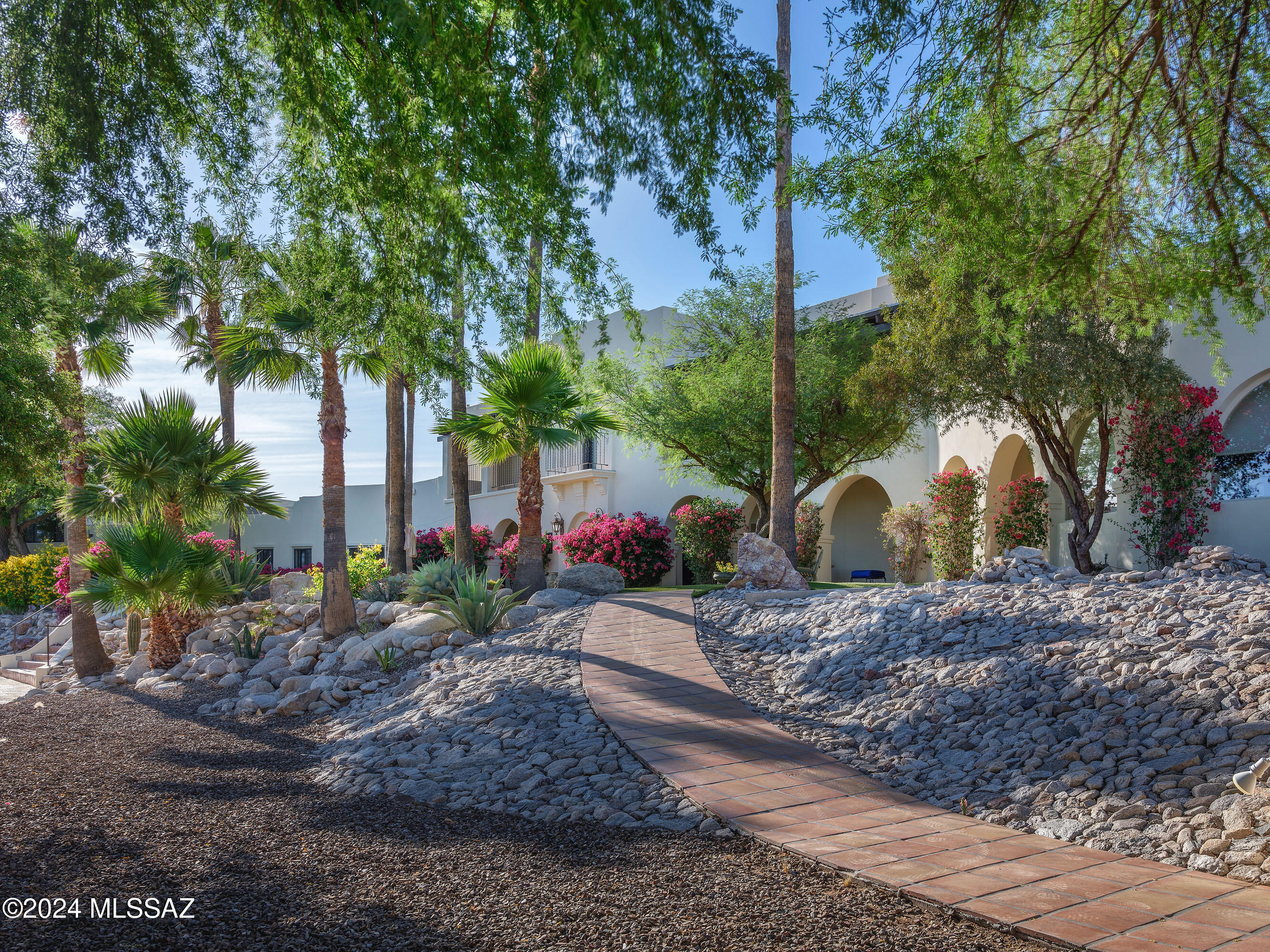 5201 N Hacienda Del Sol Road