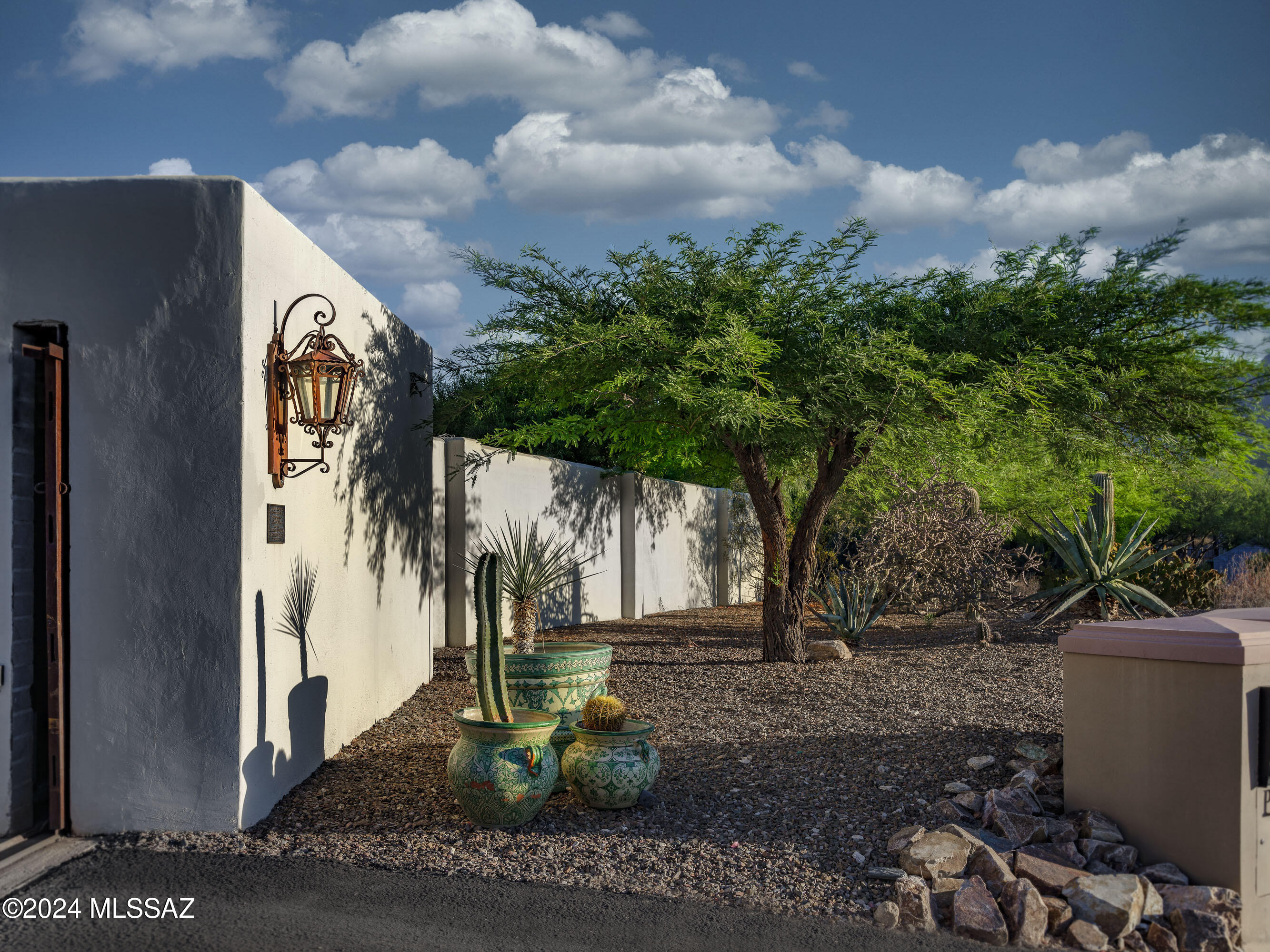 5201 N Hacienda Del Sol Road