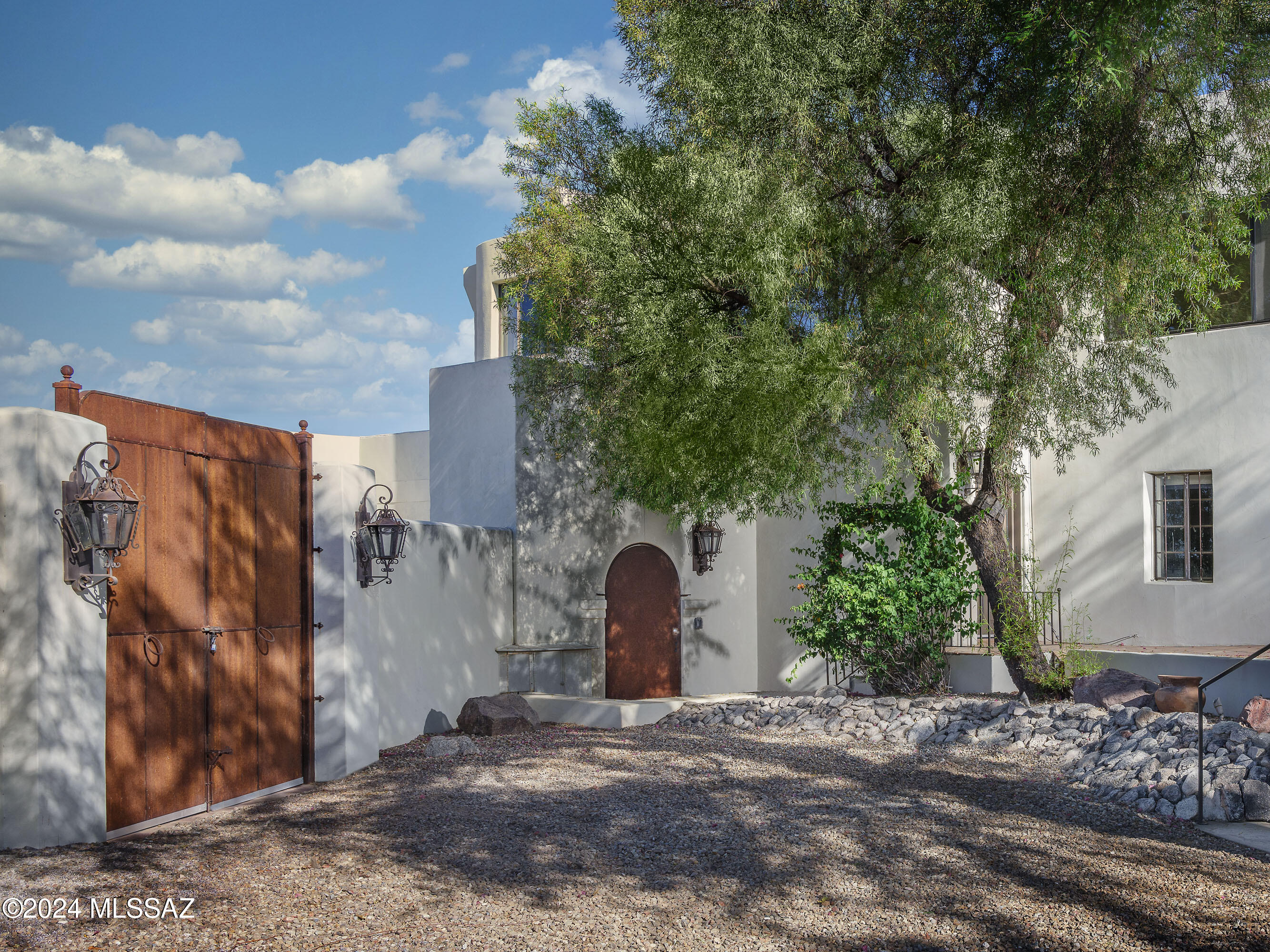 5201 N Hacienda Del Sol Road