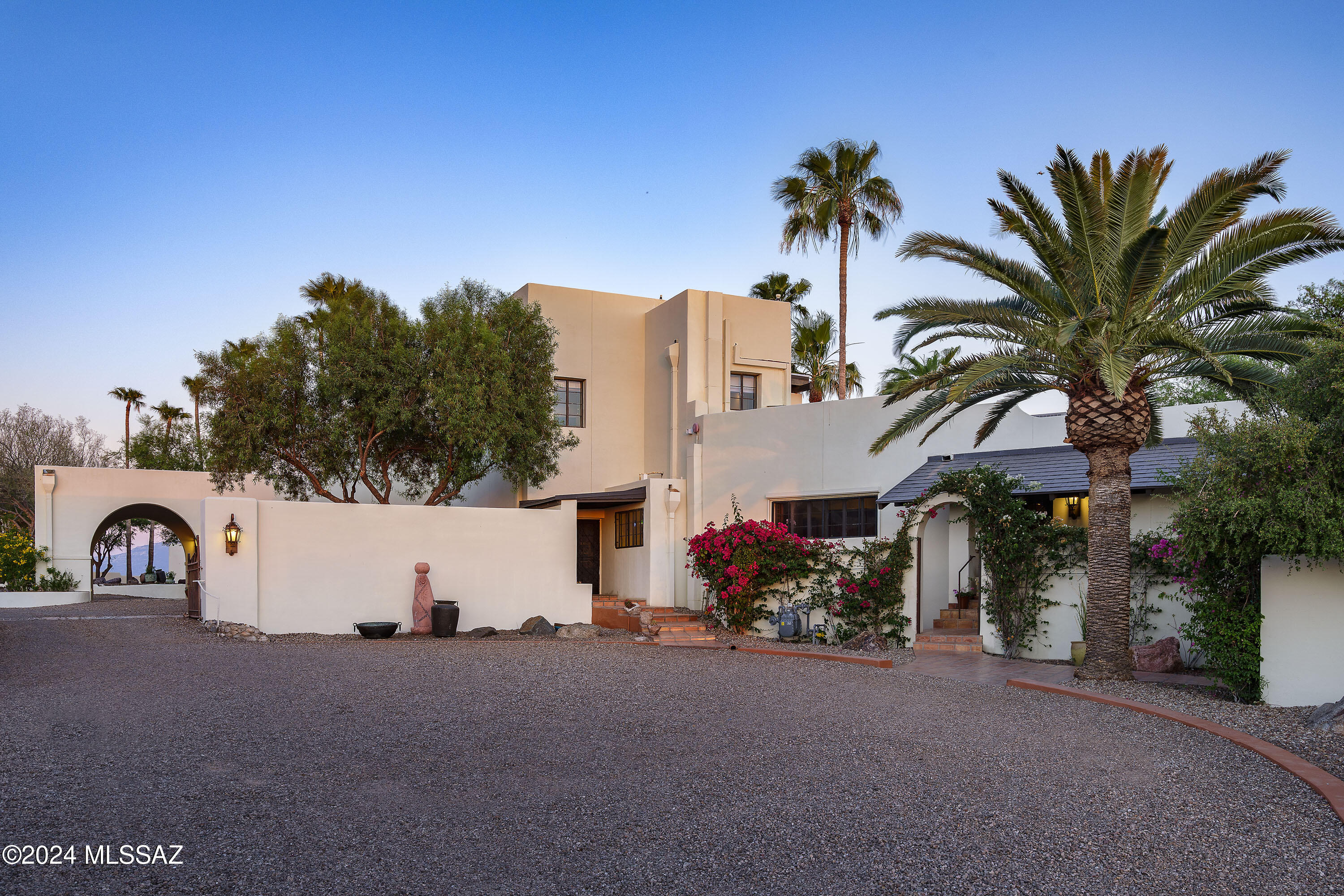 5201 N Hacienda Del Sol Road