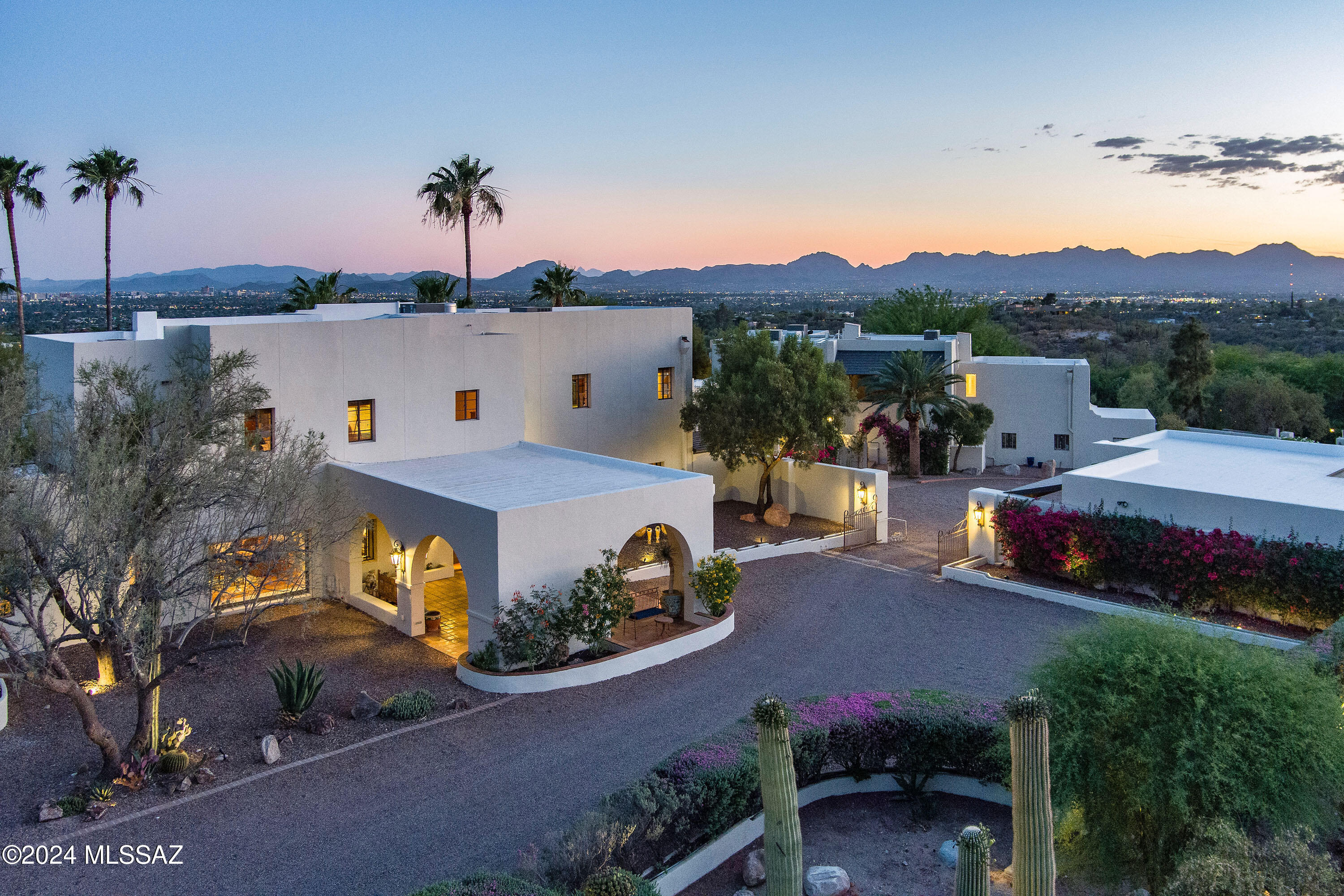 5201 N Hacienda Del Sol Road