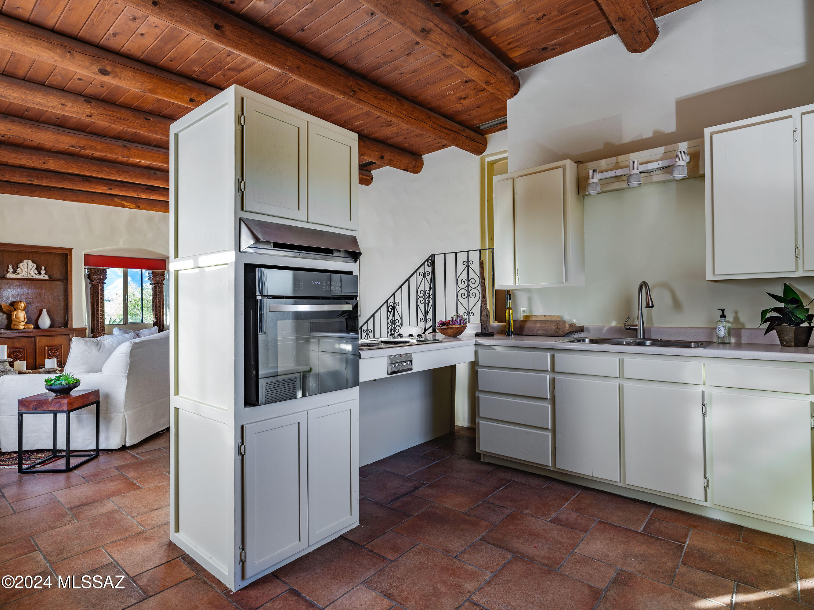 5201 N Hacienda Del Sol Road