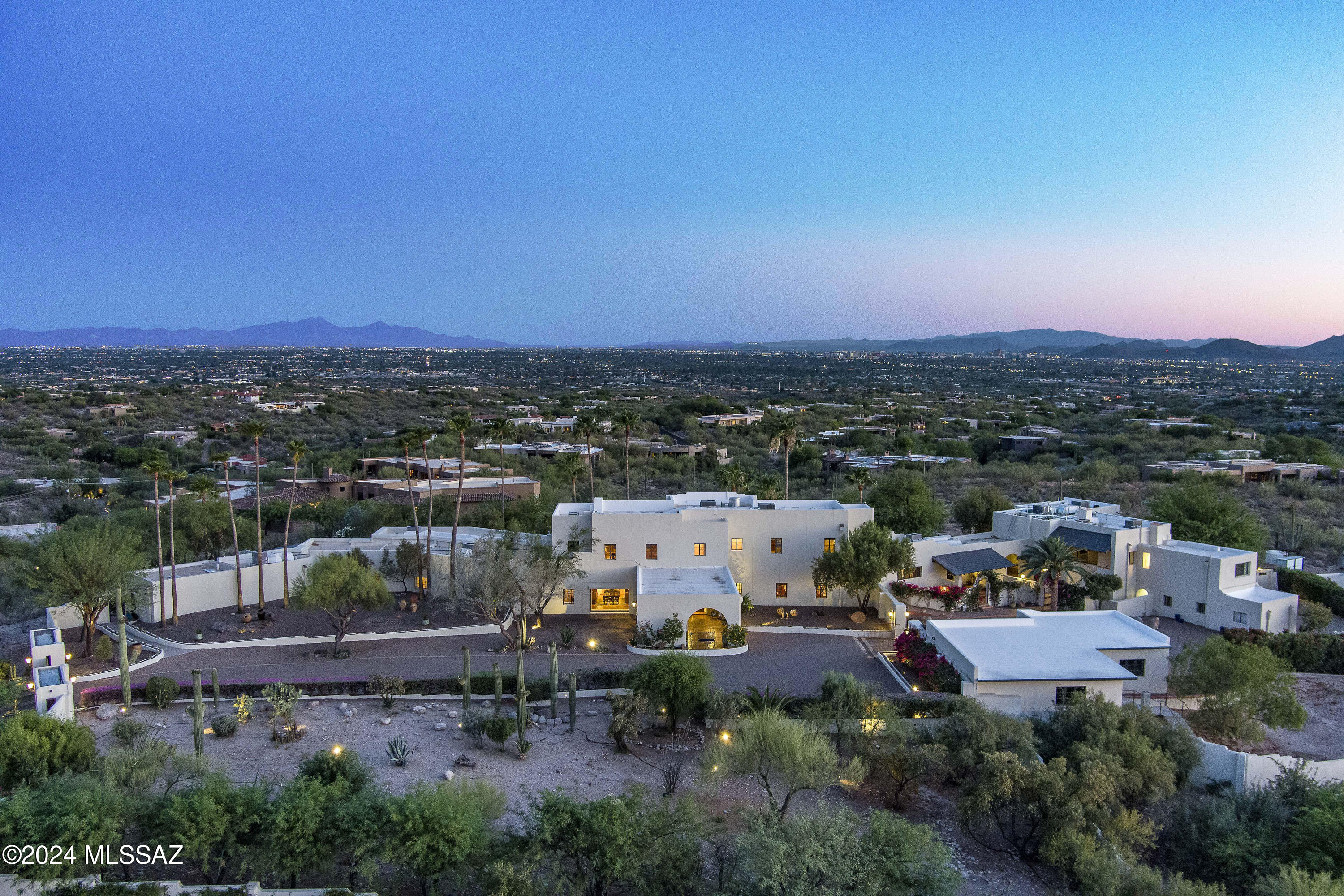 5201 N Hacienda Del Sol Road