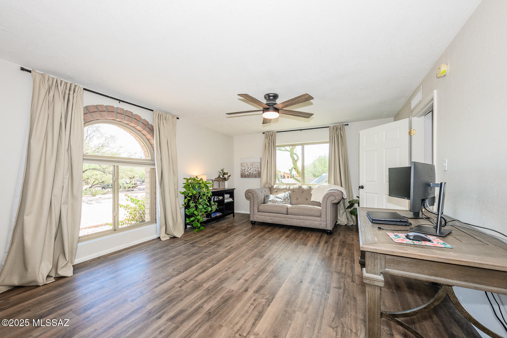 5271 N Stonehouse Place