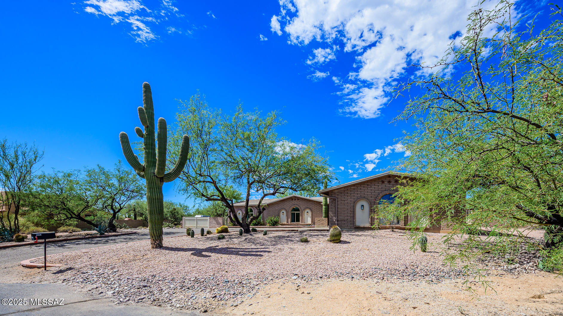 5271 N Stonehouse Place