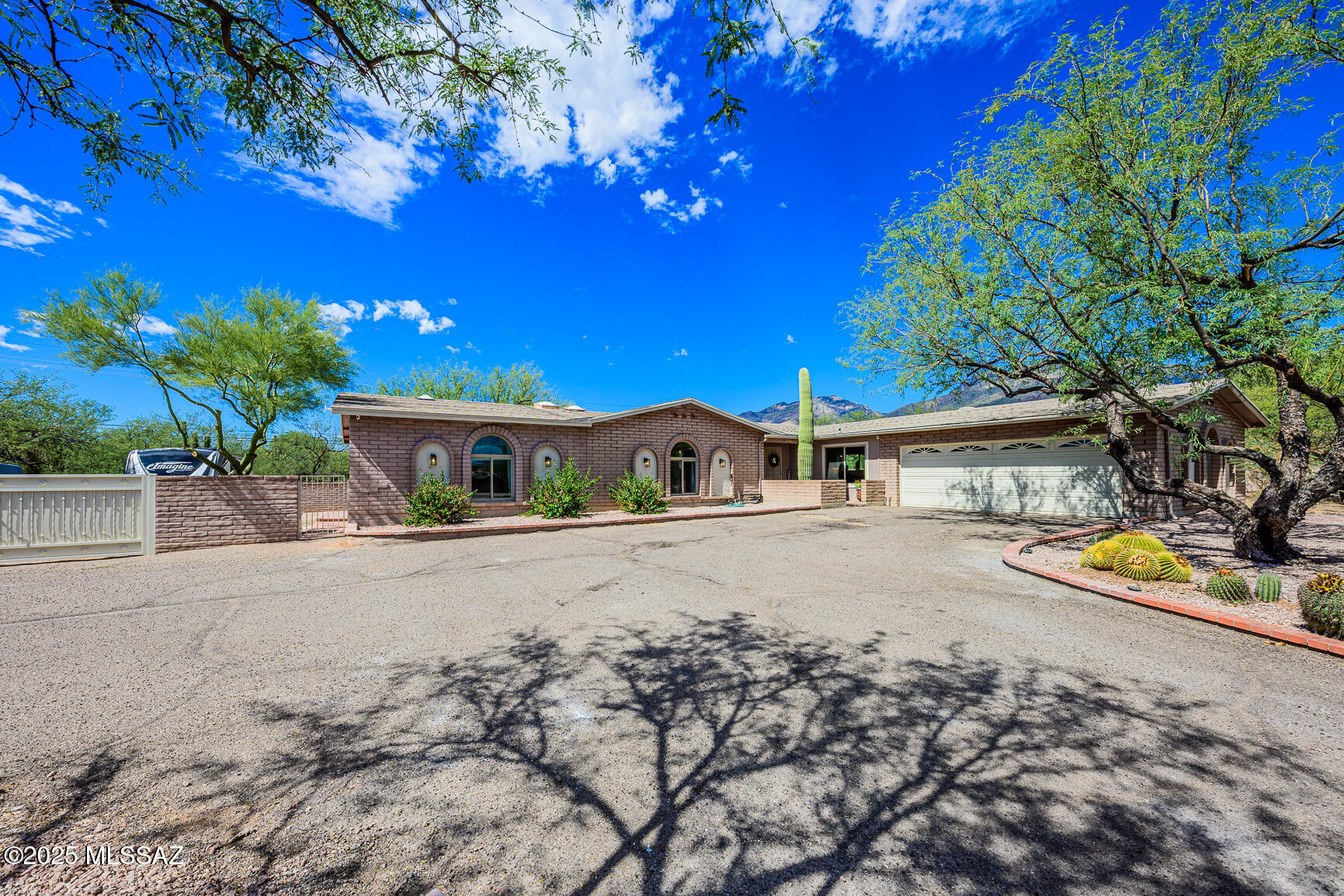 5271 N Stonehouse Place