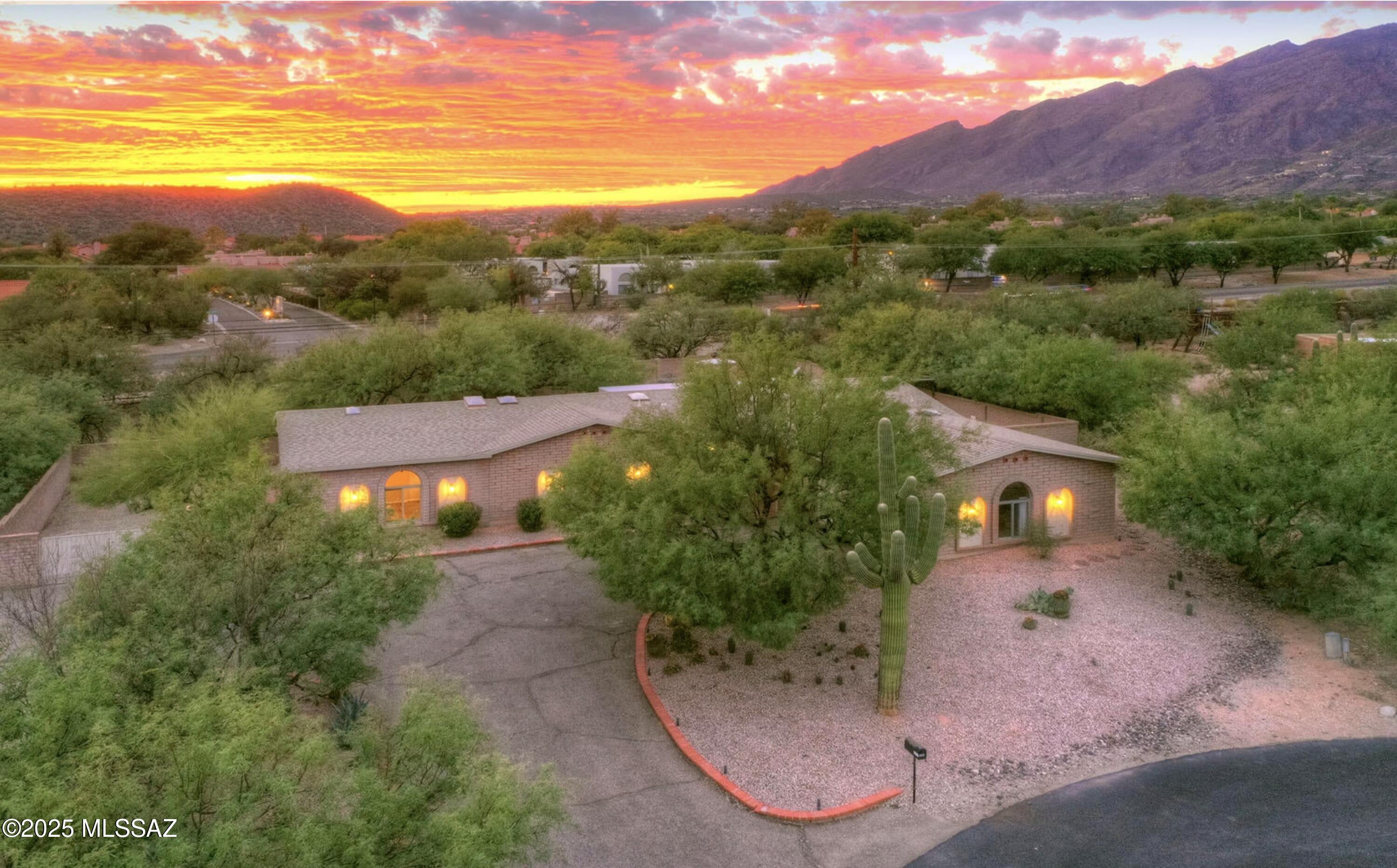 5271 N Stonehouse Place