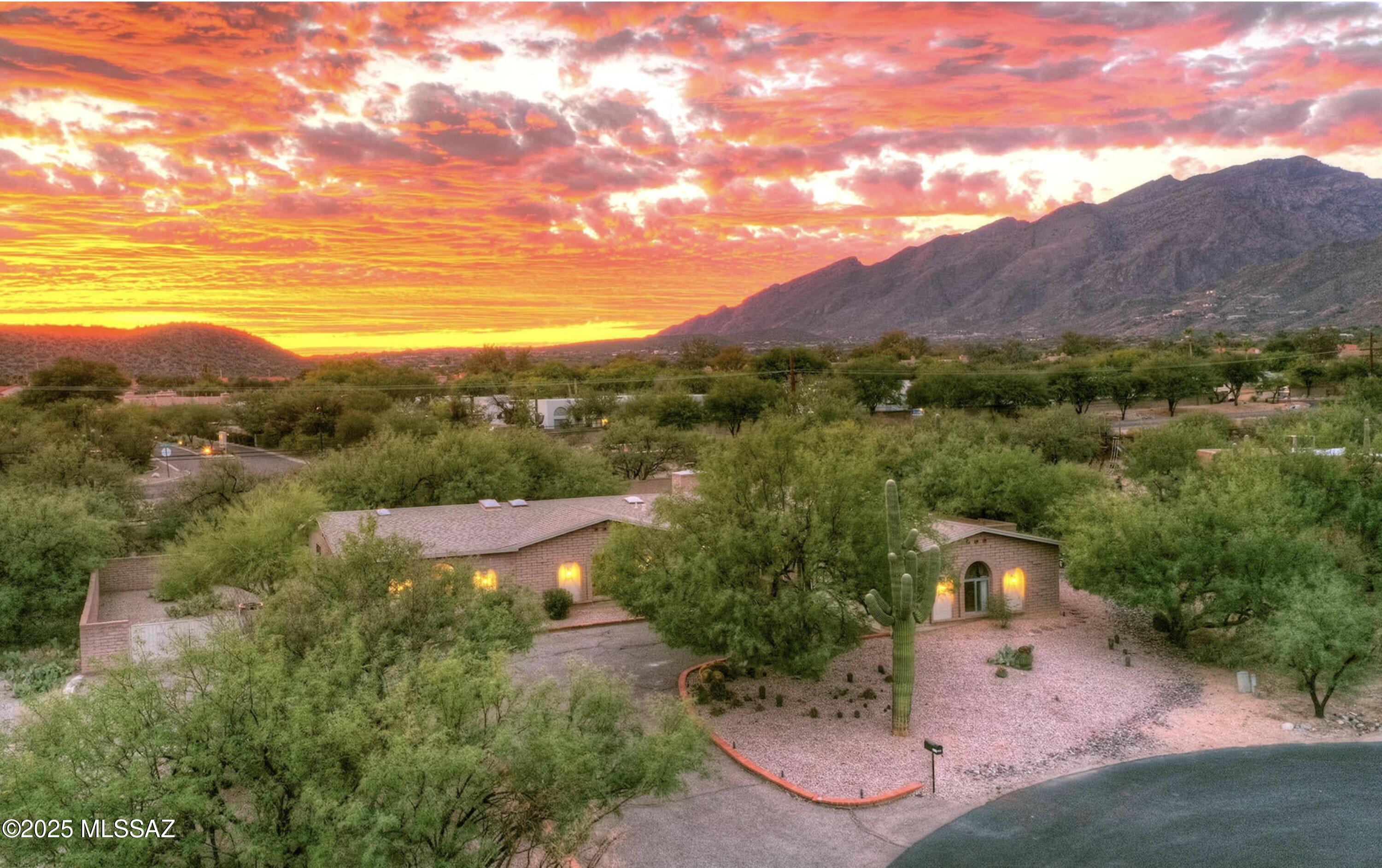 5271 N Stonehouse Place