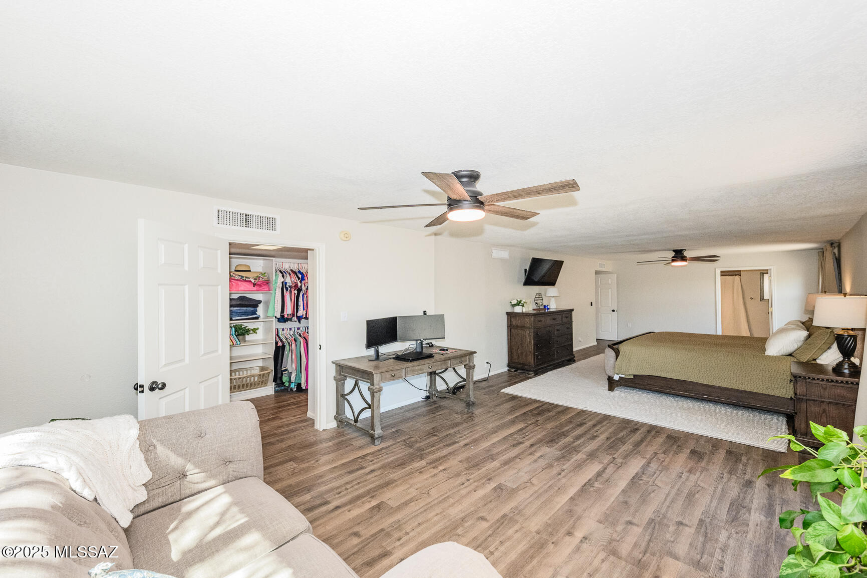 5271 N Stonehouse Place