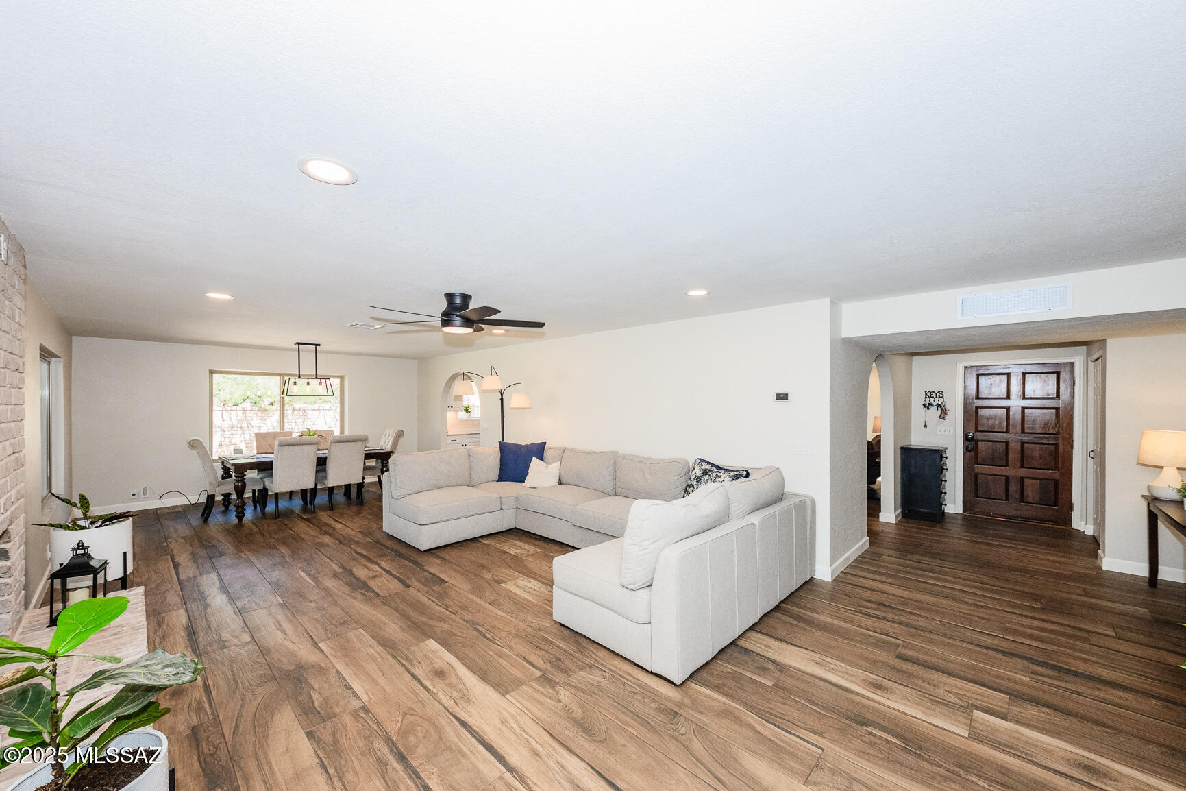 5271 N Stonehouse Place