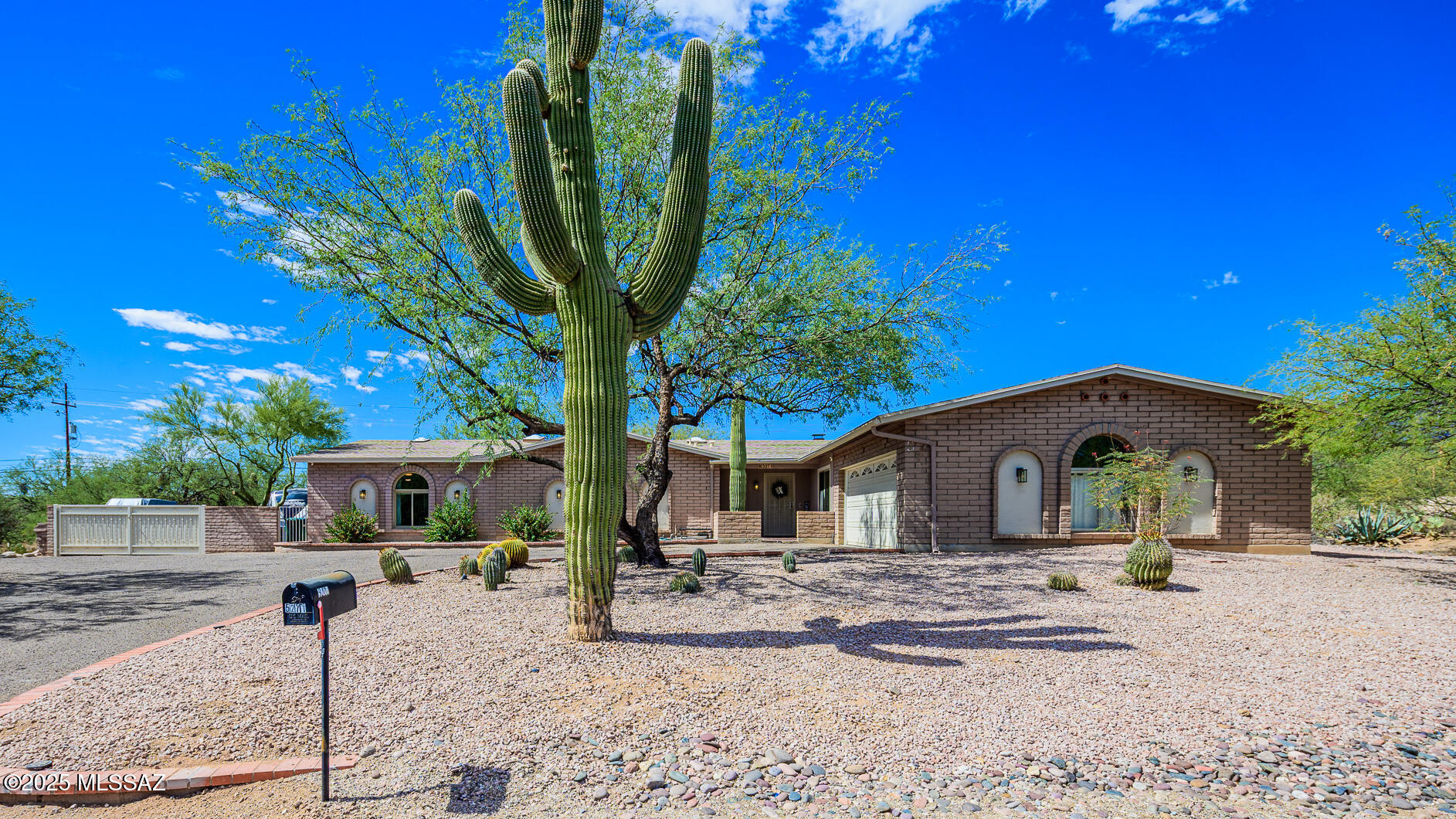 5271 N Stonehouse Place