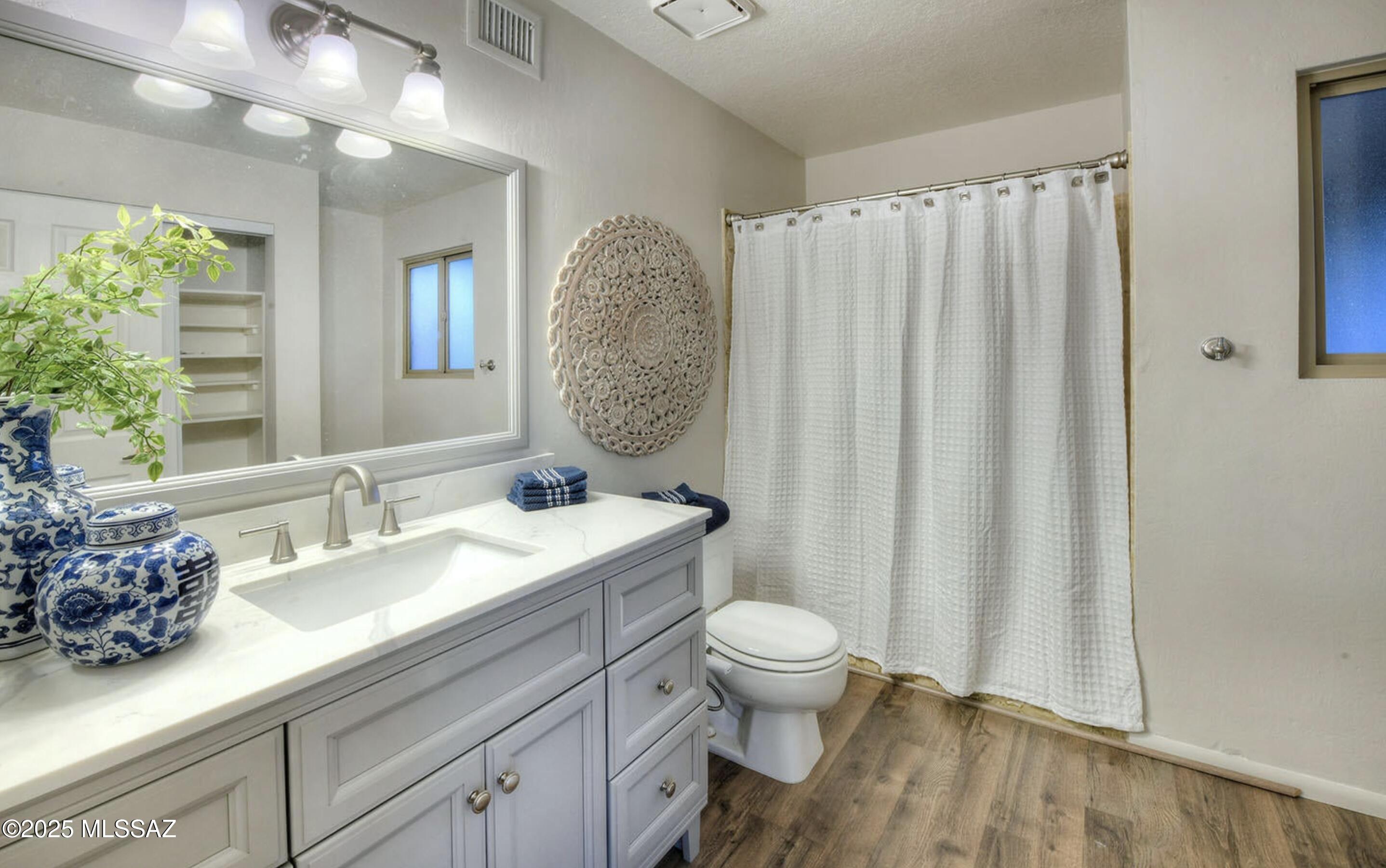 5271 N Stonehouse Place