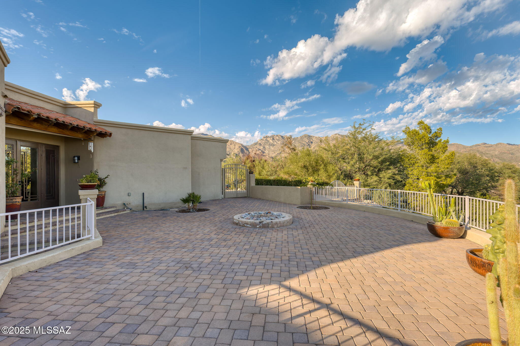 6110 E Paseo Cimarron