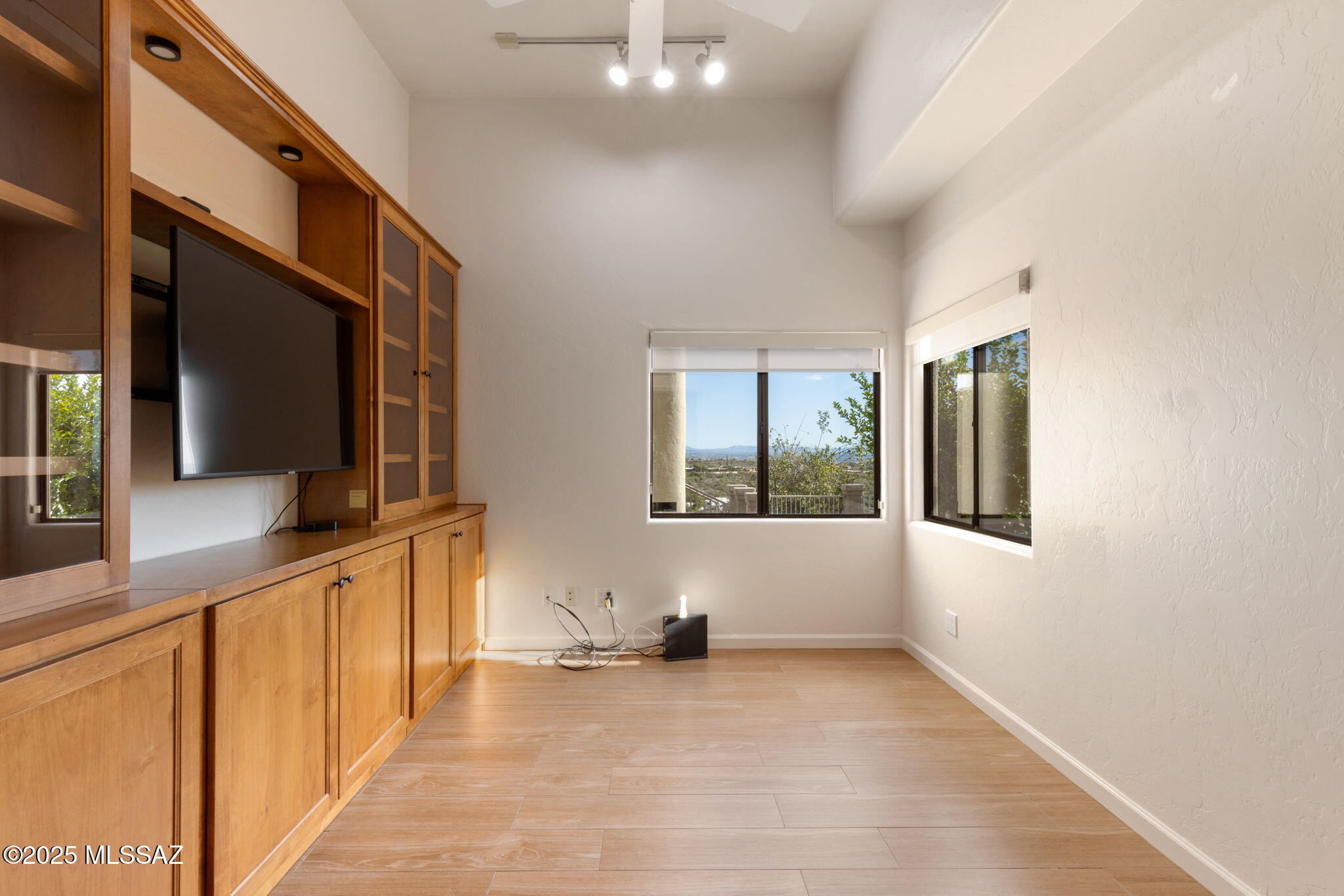 6110 E Paseo Cimarron