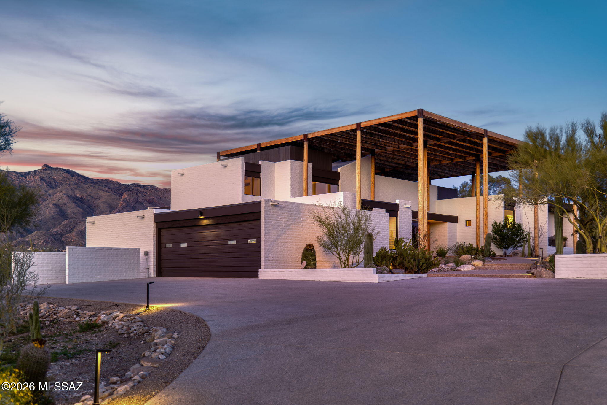 2801 E Camino Norberto