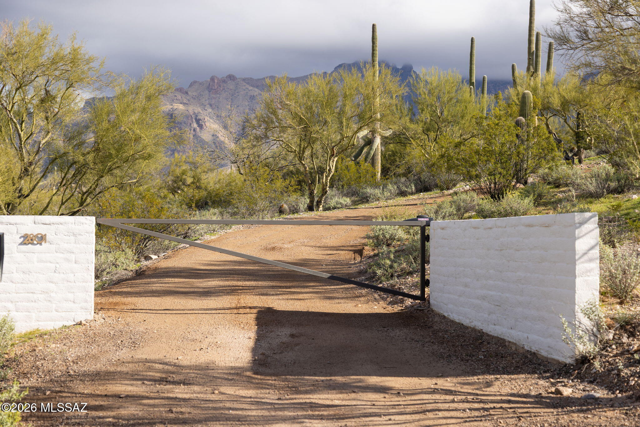 2801 E Camino Norberto