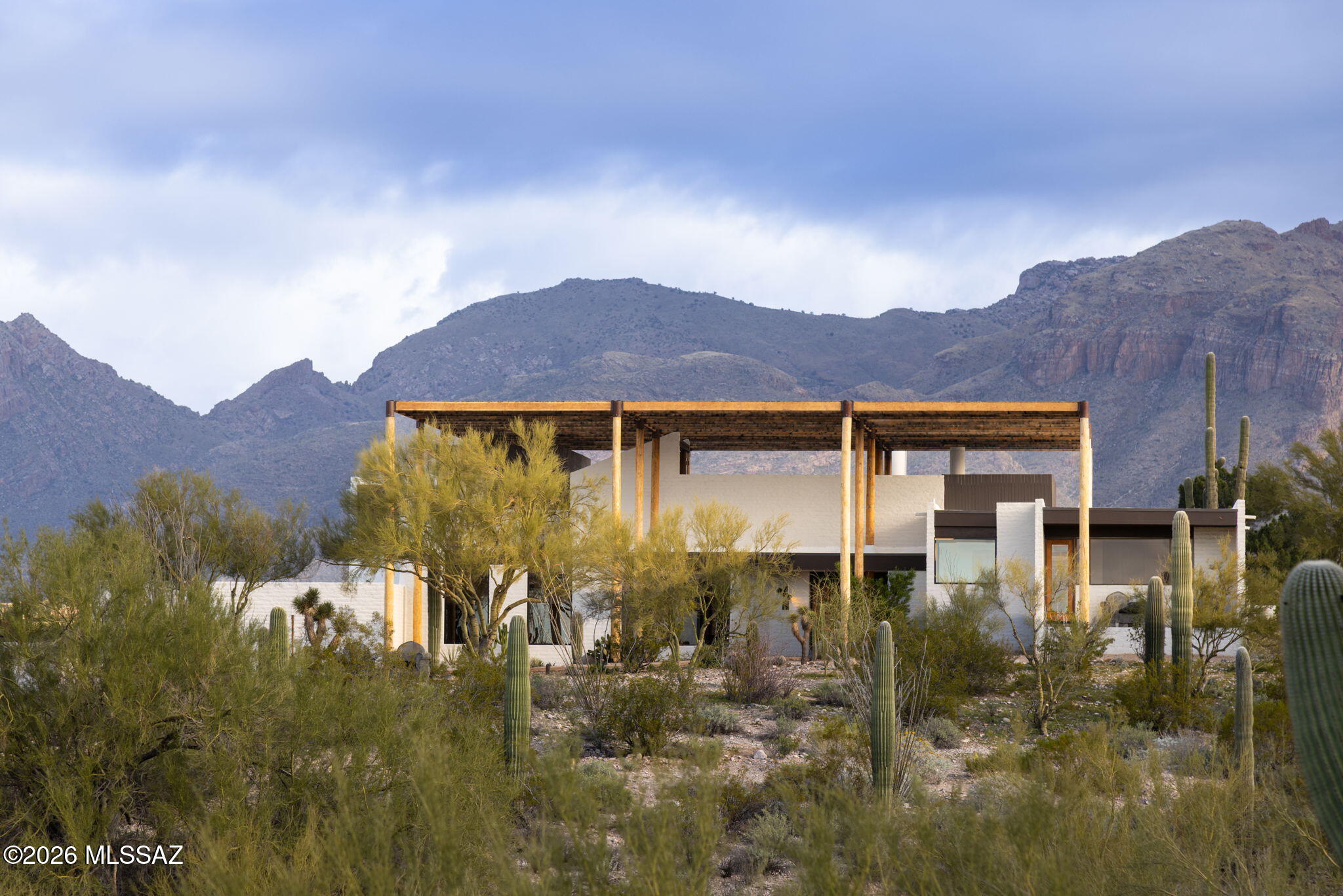 2801 E Camino Norberto