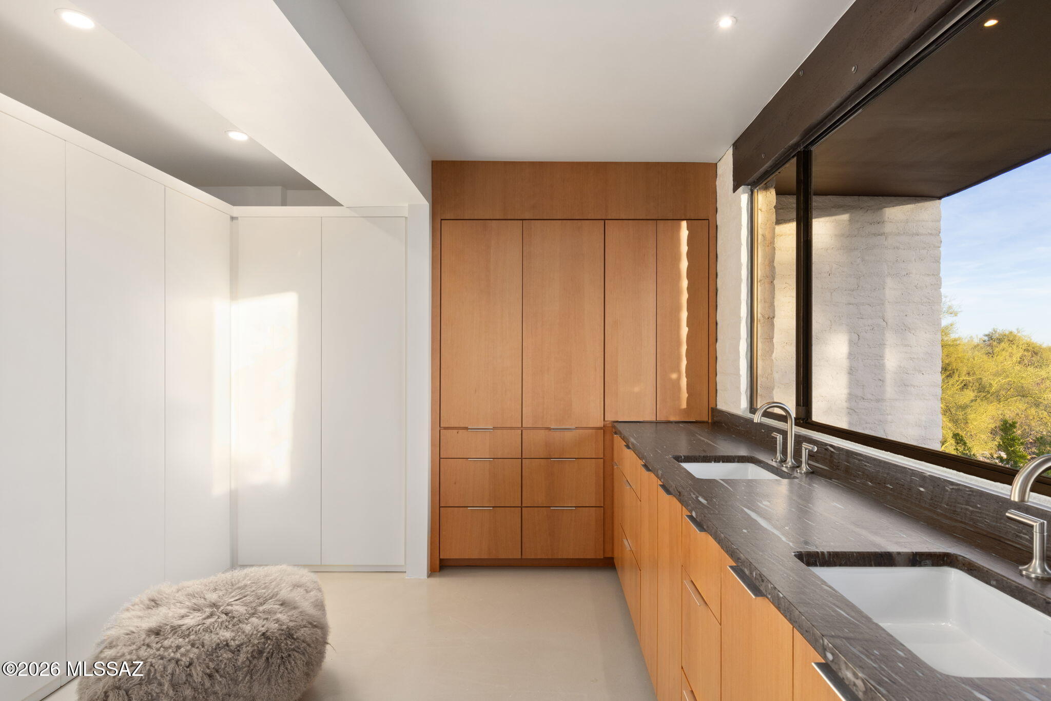 2801 E Camino Norberto