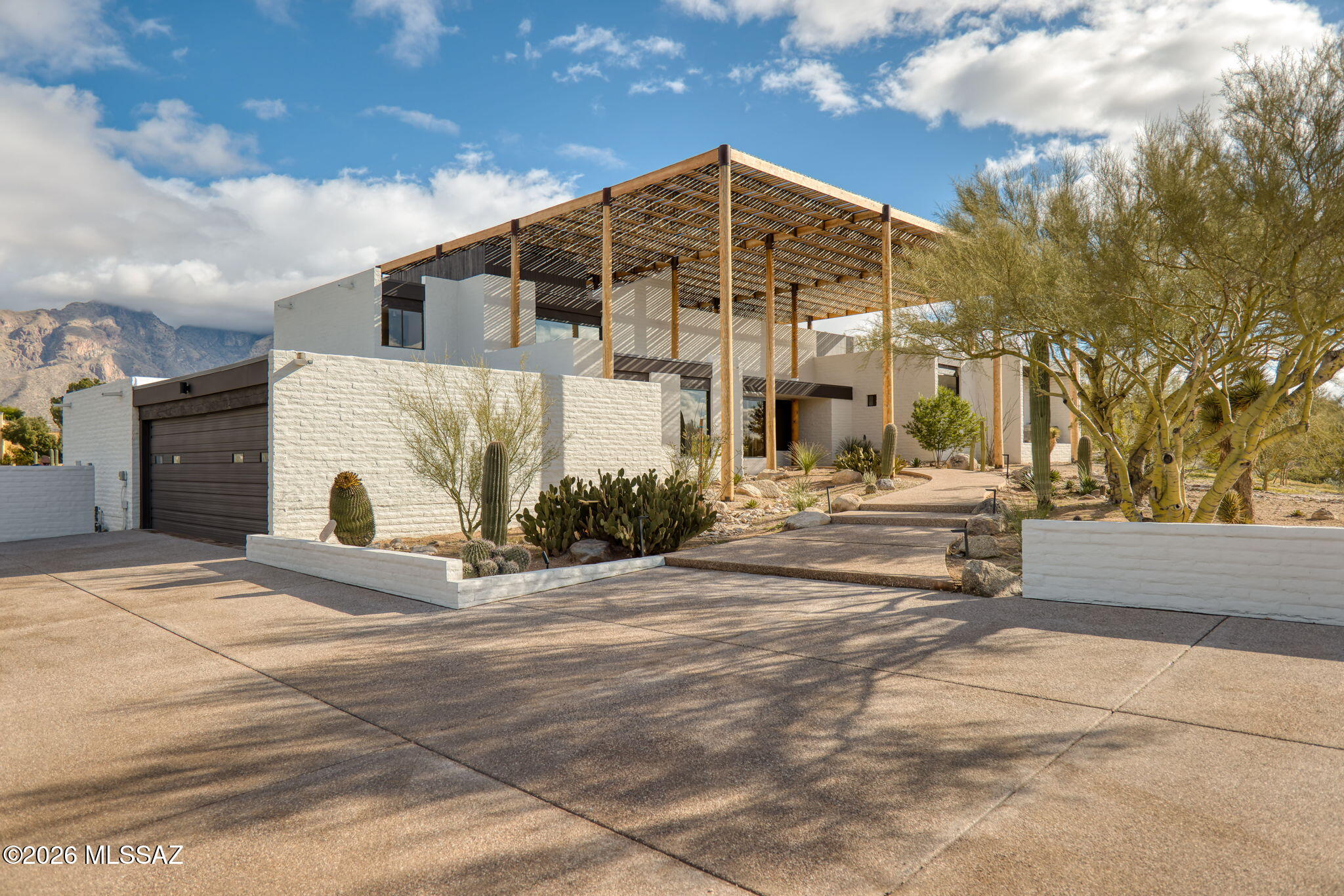 2801 E Camino Norberto