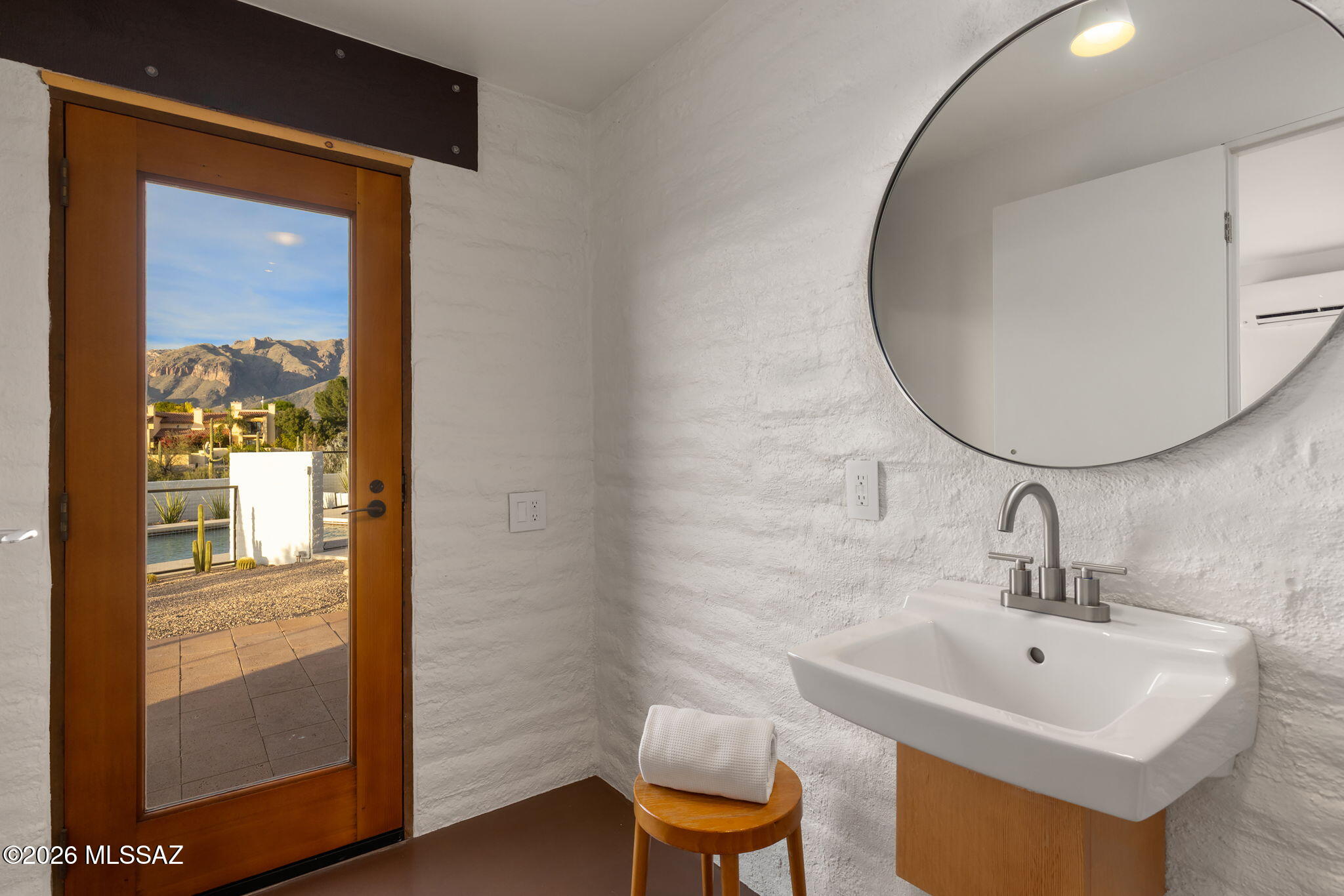 2801 E Camino Norberto