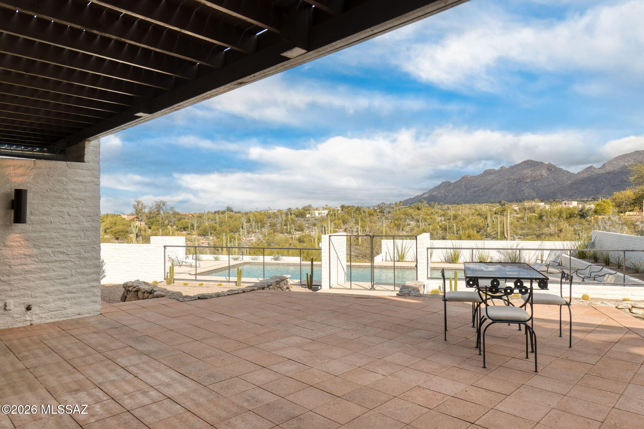 2801 E Camino Norberto