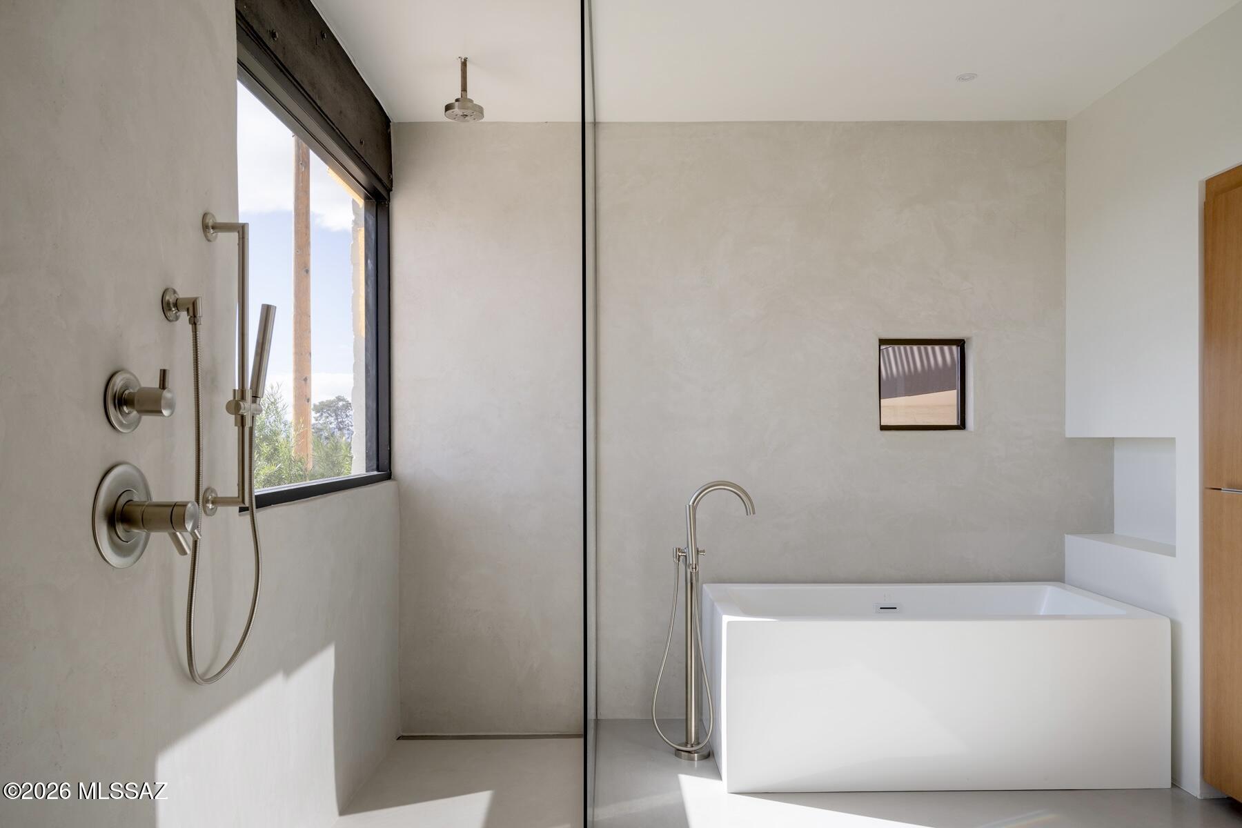 2801 E Camino Norberto