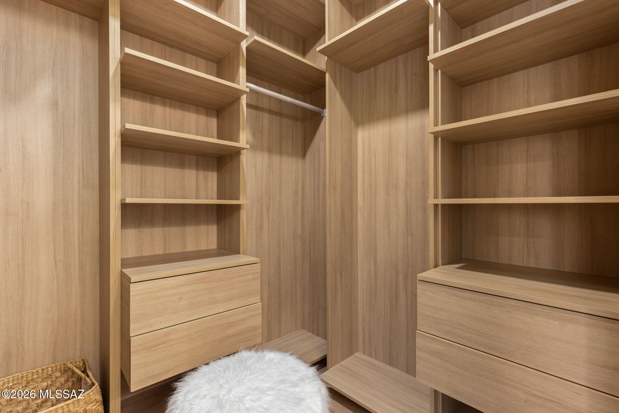 7076 E Arrowhead Drive