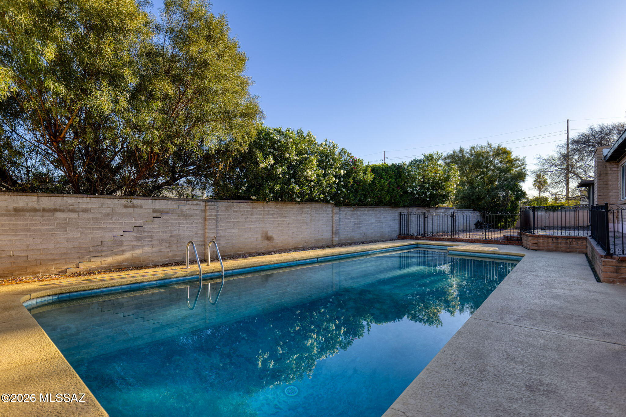 6861 E Hawthorne Circle