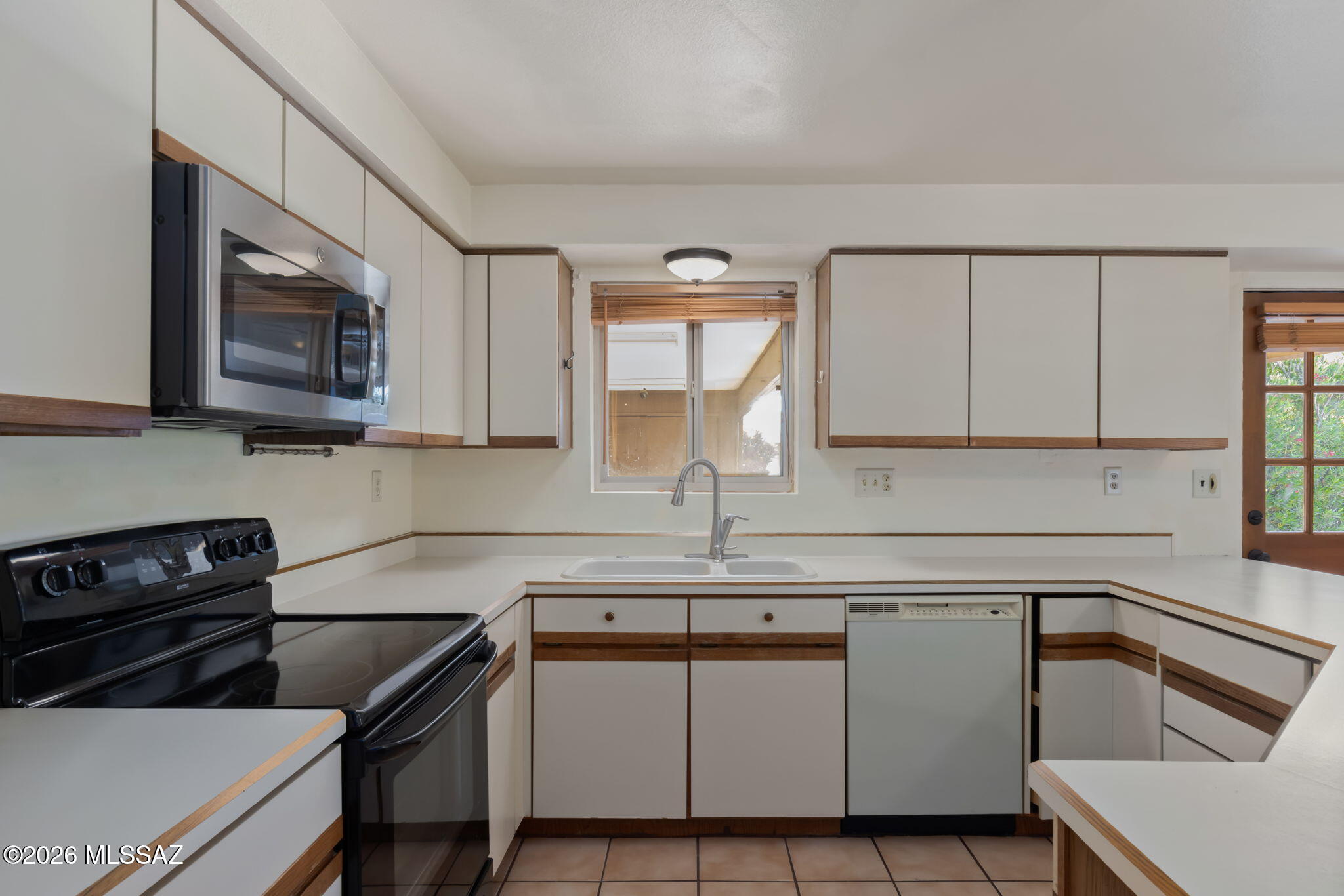 6861 E Hawthorne Circle