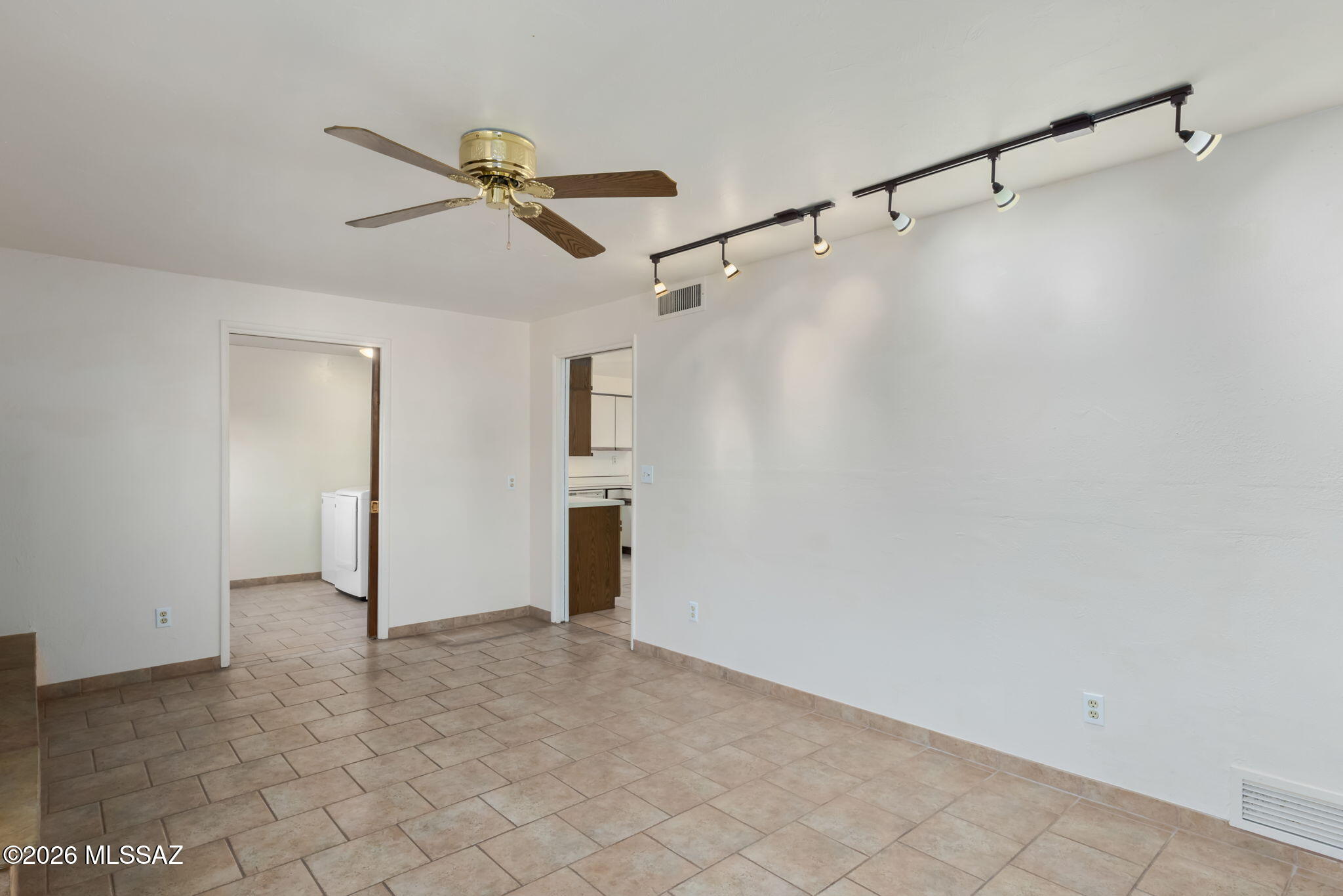 6861 E Hawthorne Circle